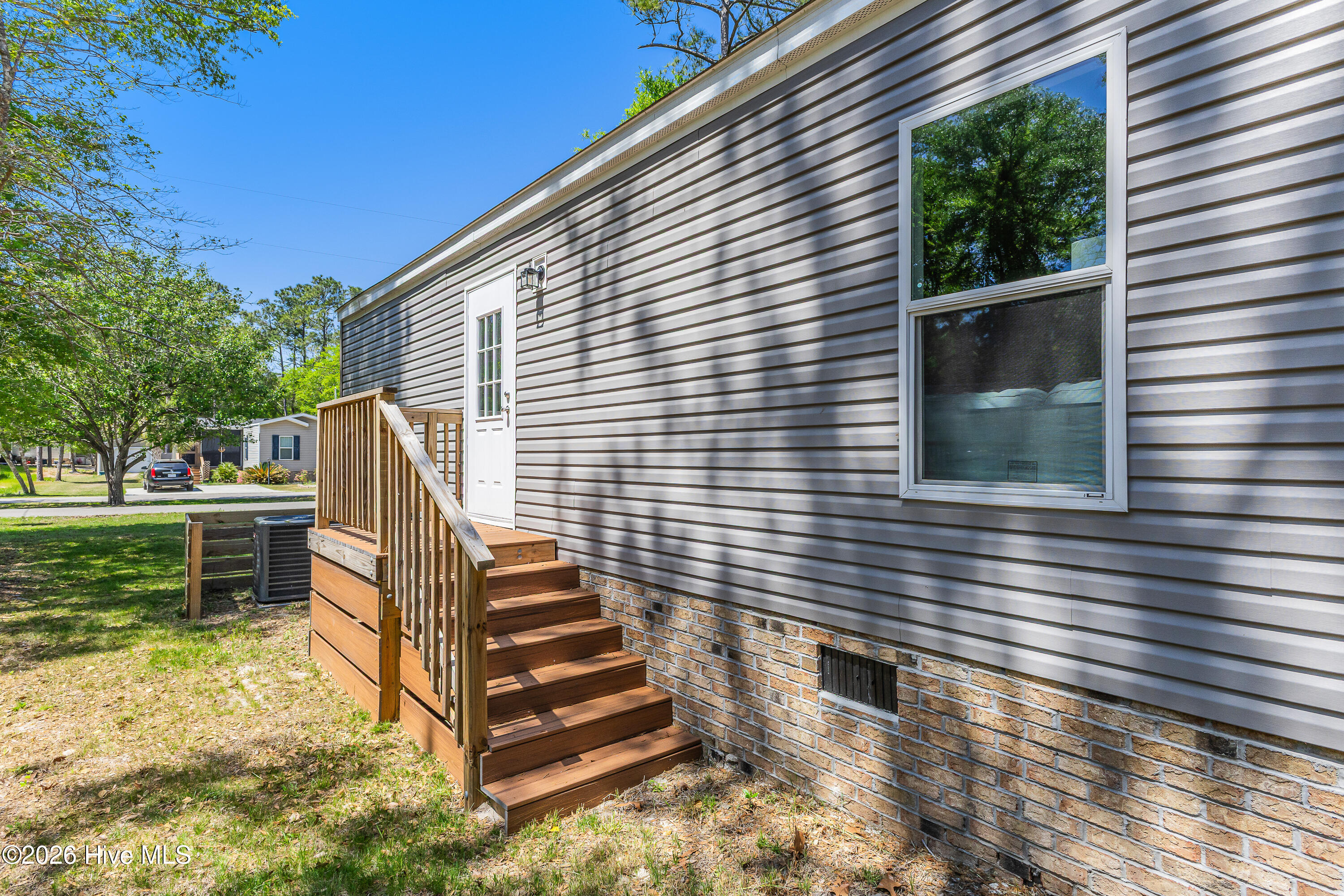 100568347 | Photo 30