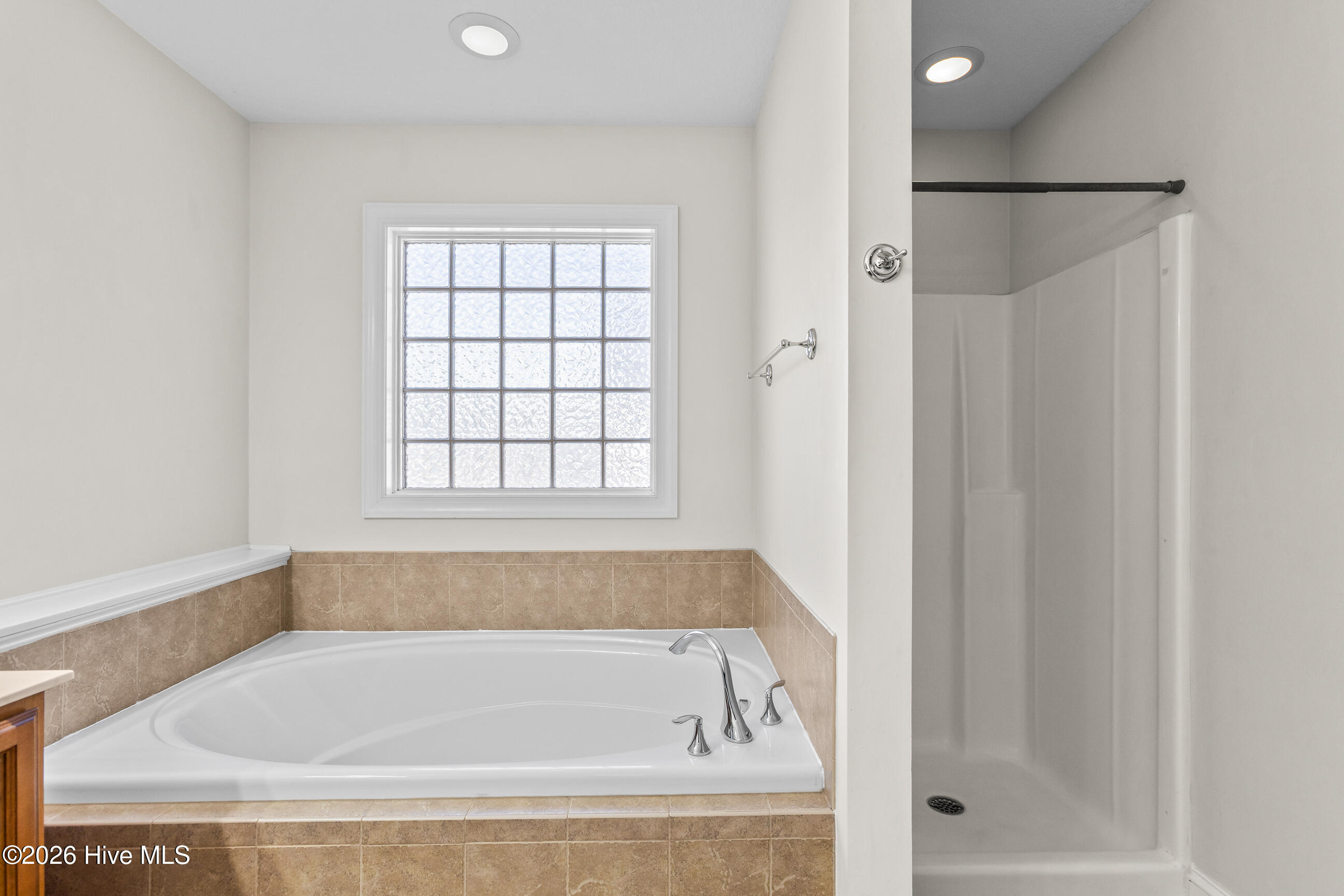 100561701 | Photo 27