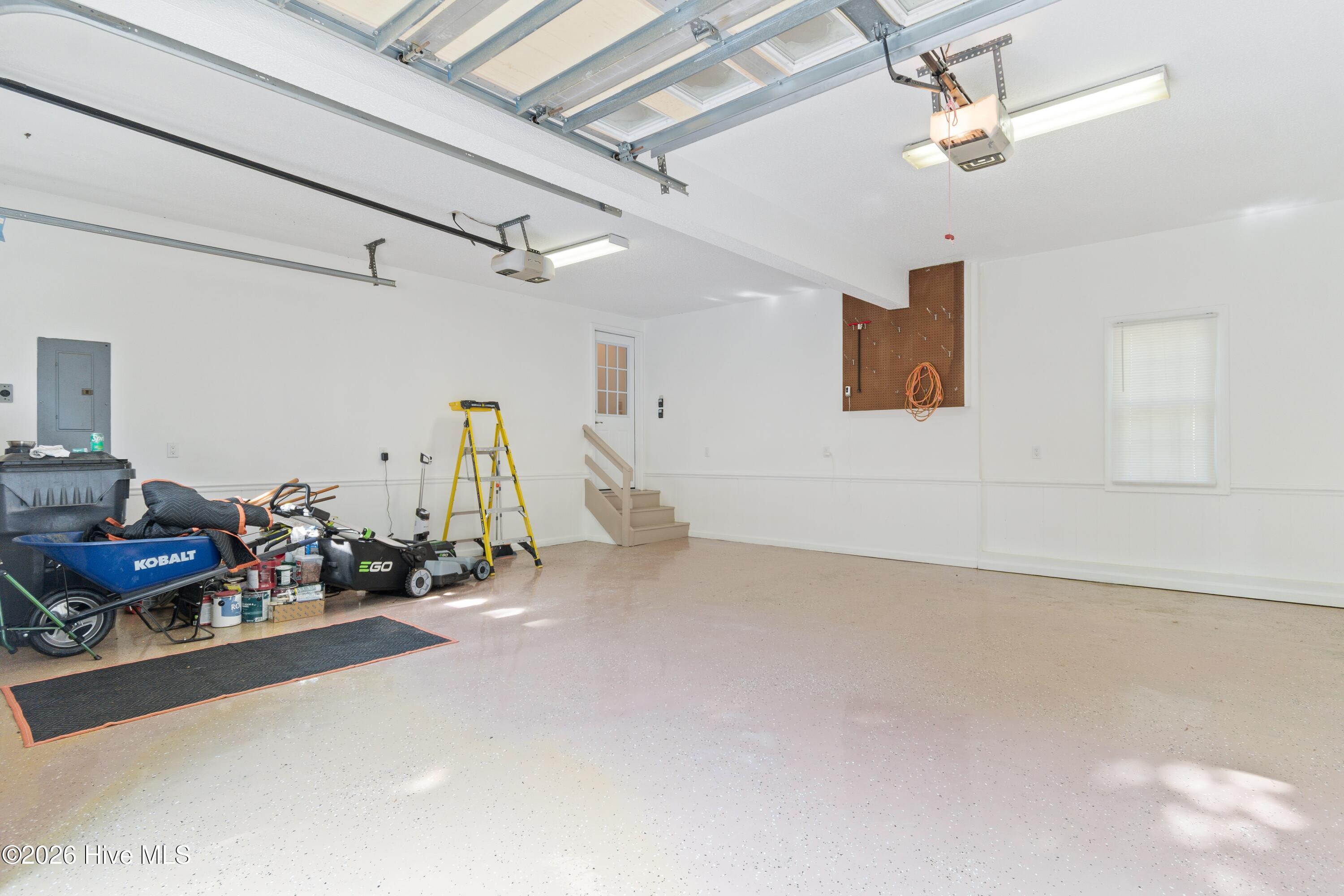 100569260 | Photo 41