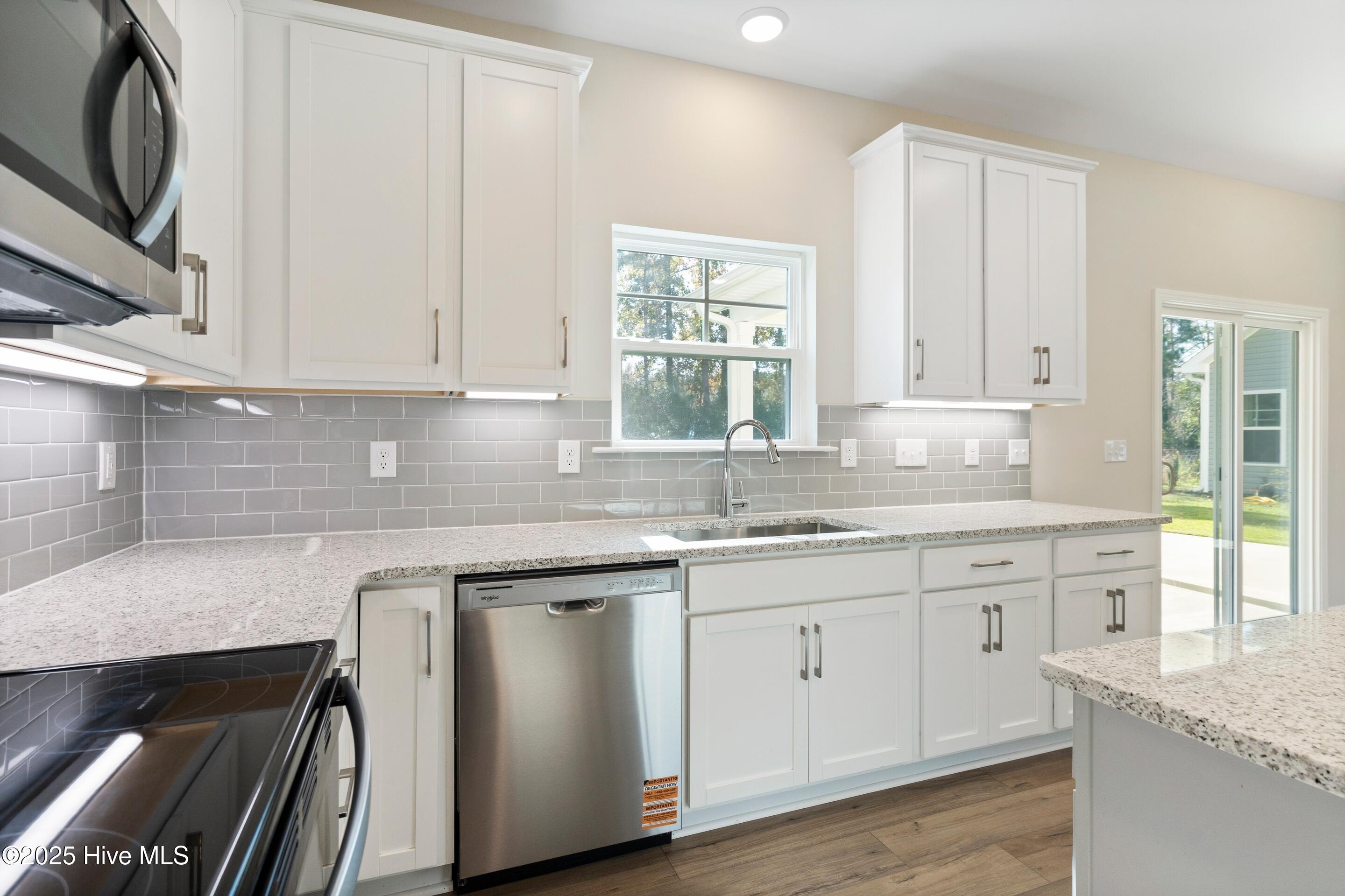 100543350 | Photo 17