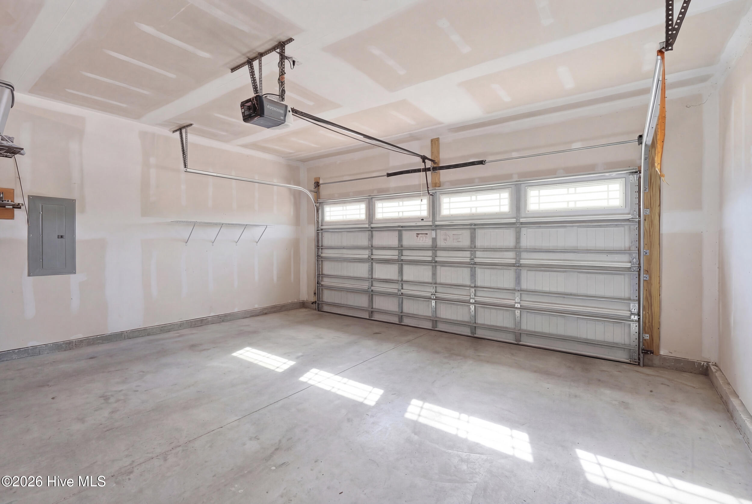 100562917 | Photo 25