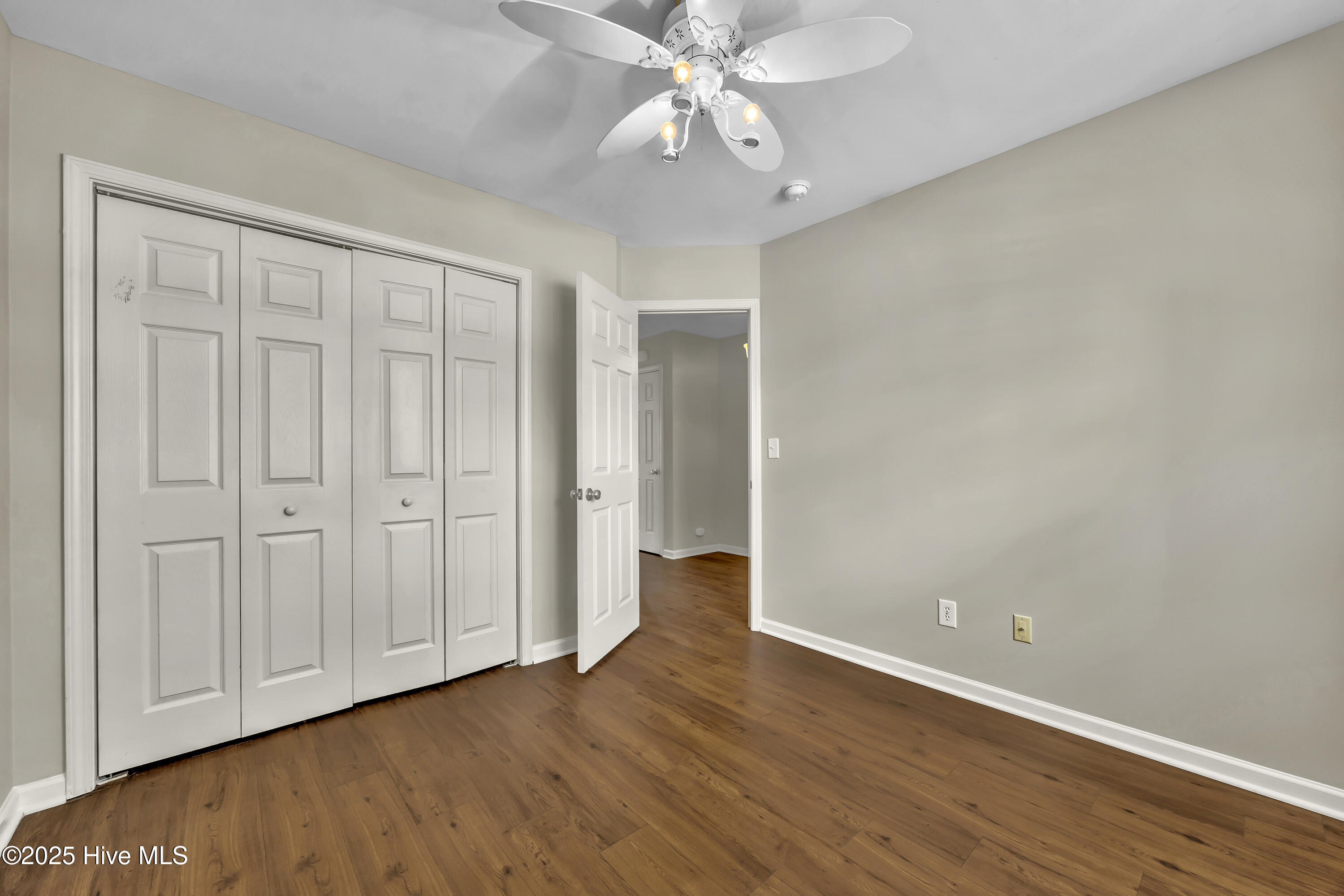 100535100 | Photo 11