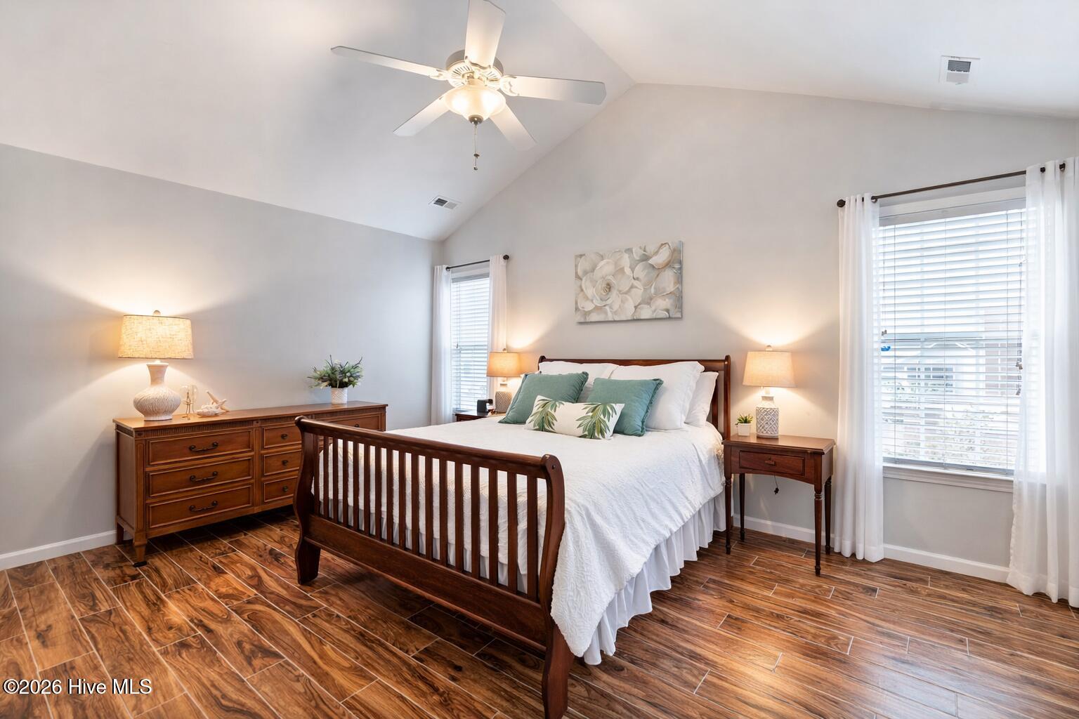 100557294 | Photo 23