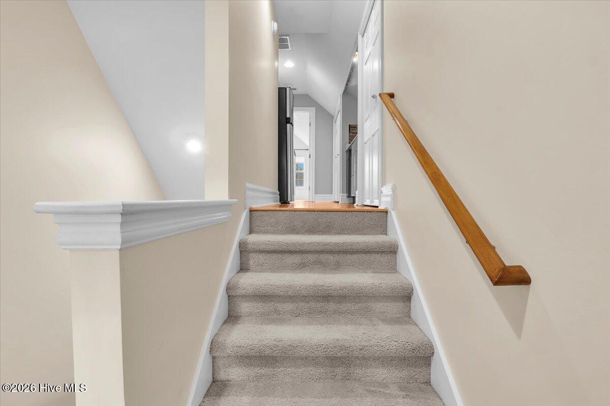 100559889 | Photo 38