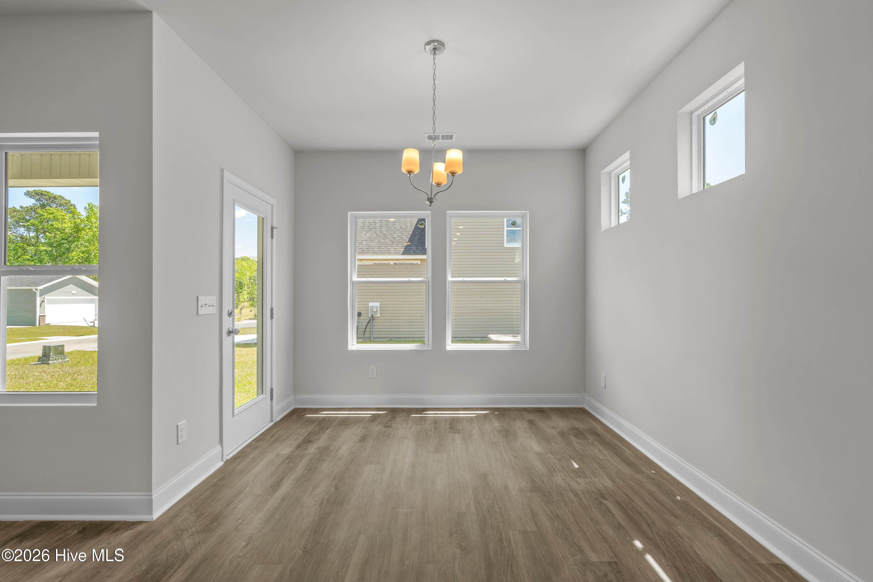 100554744 | Photo 21