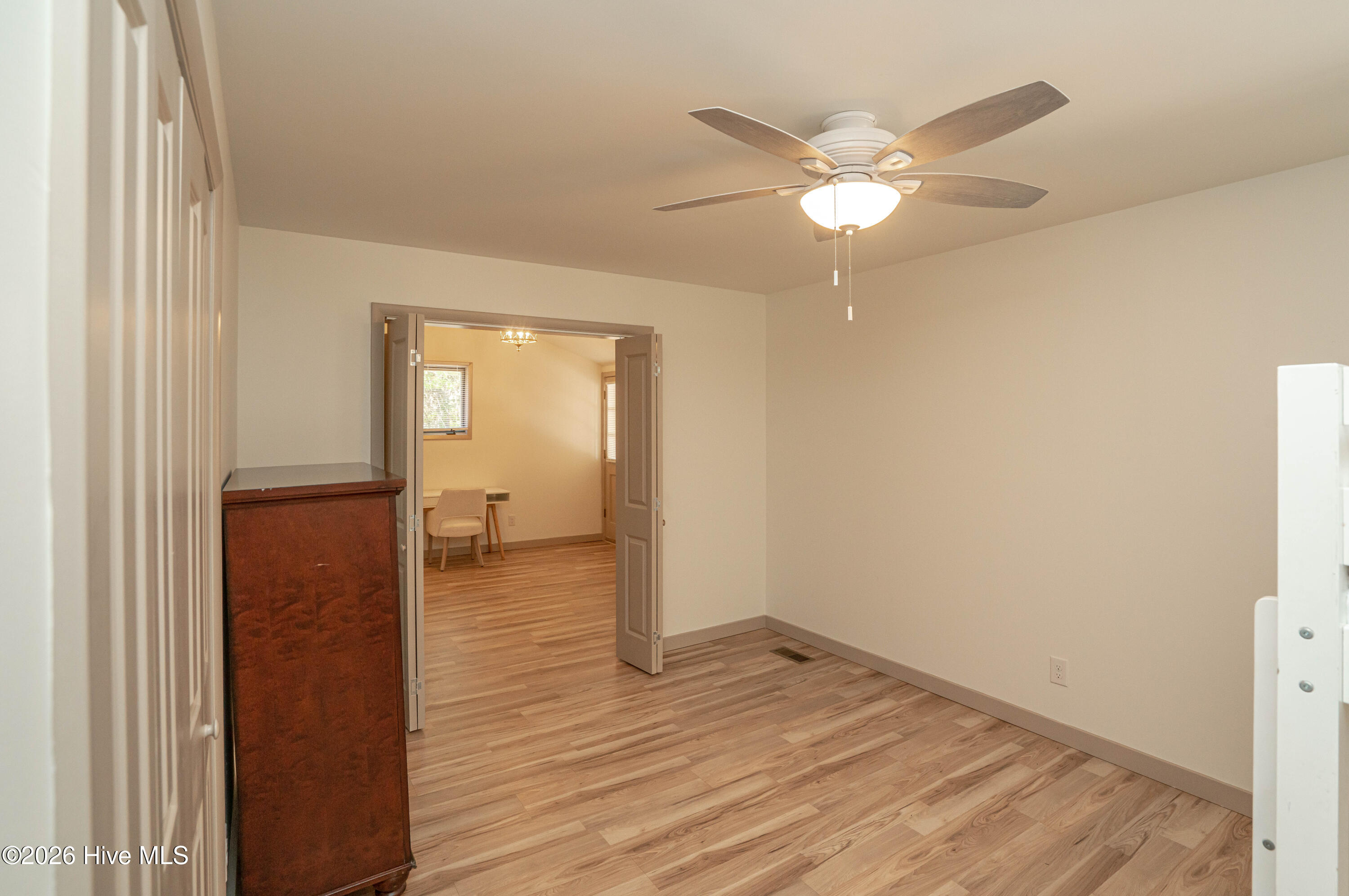 100567372 | Photo 43