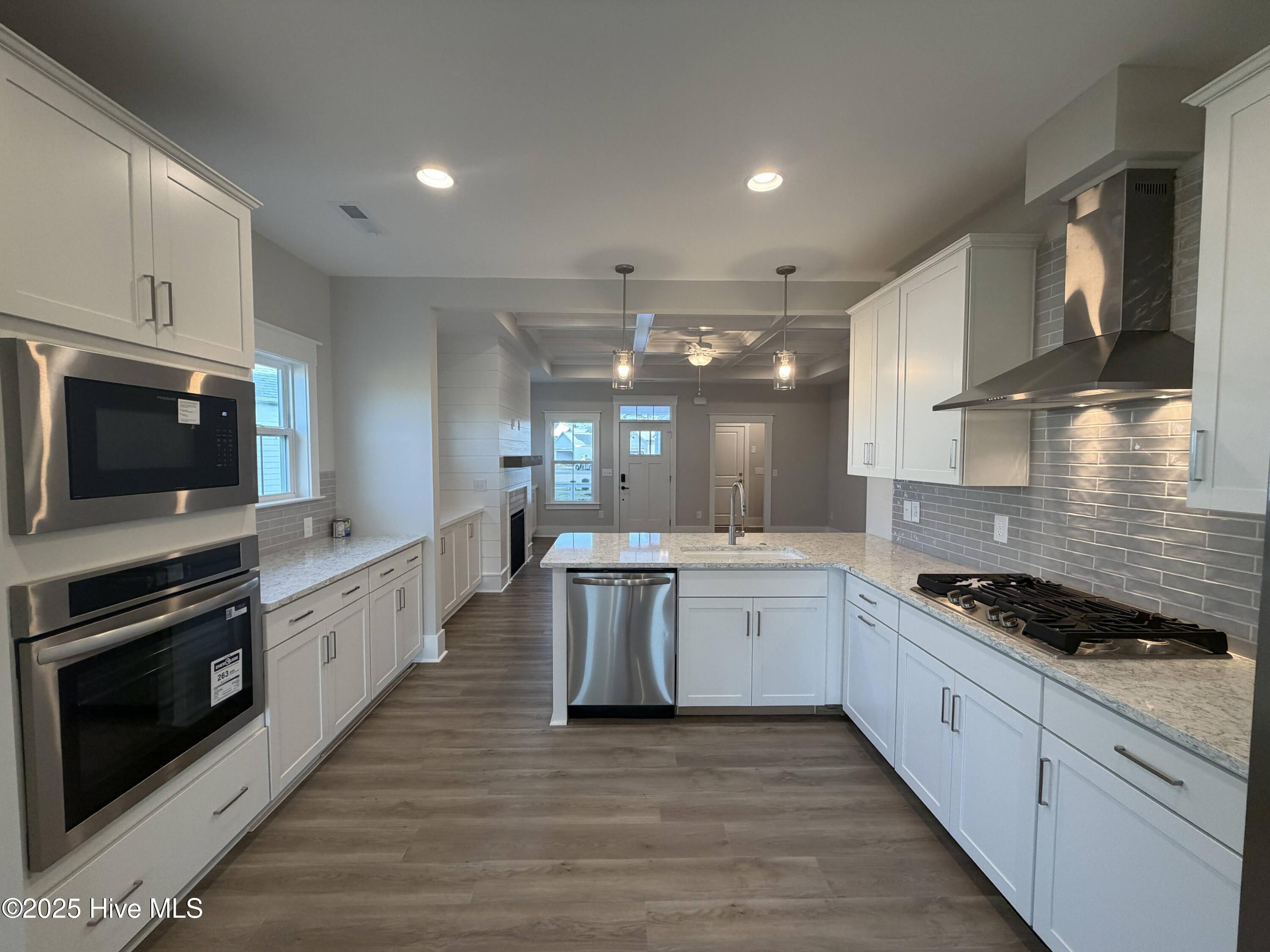 100493805 | Photo 11