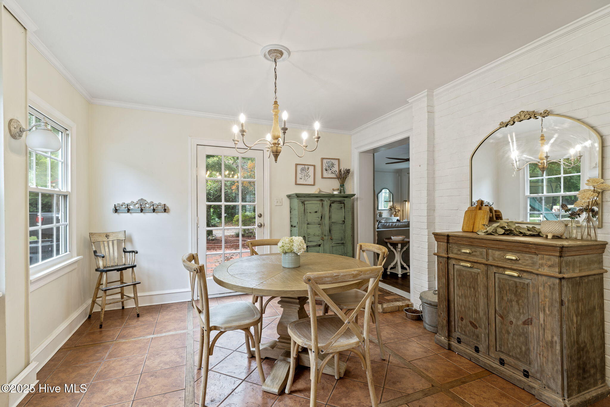 100533679 | Photo 30