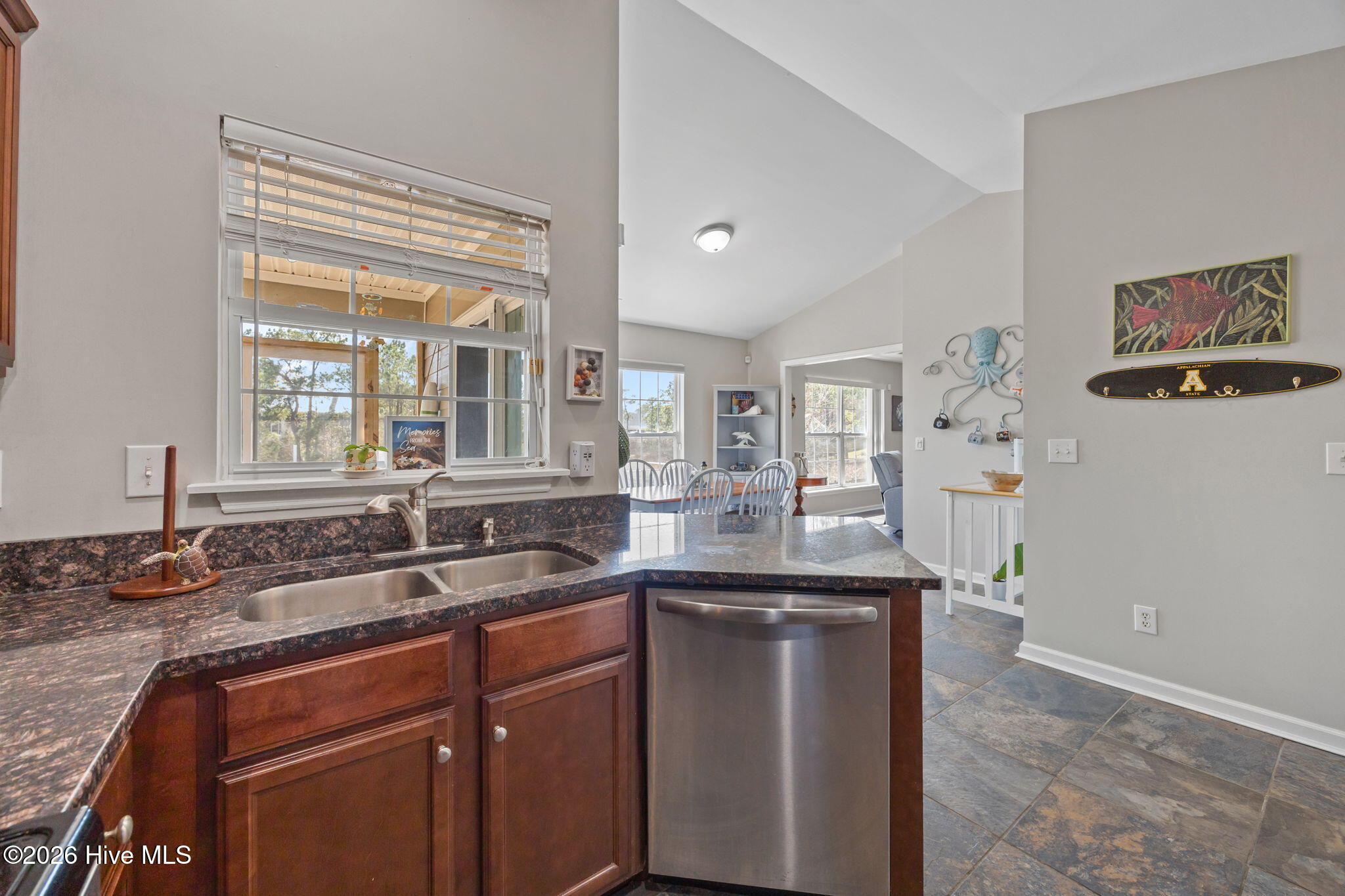 100559515 | Photo 14