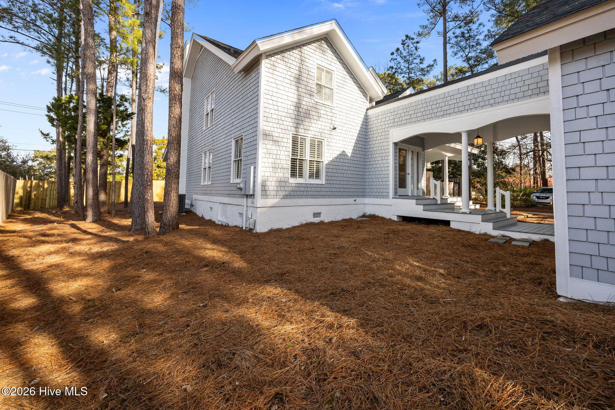 100551579 | Photo 38