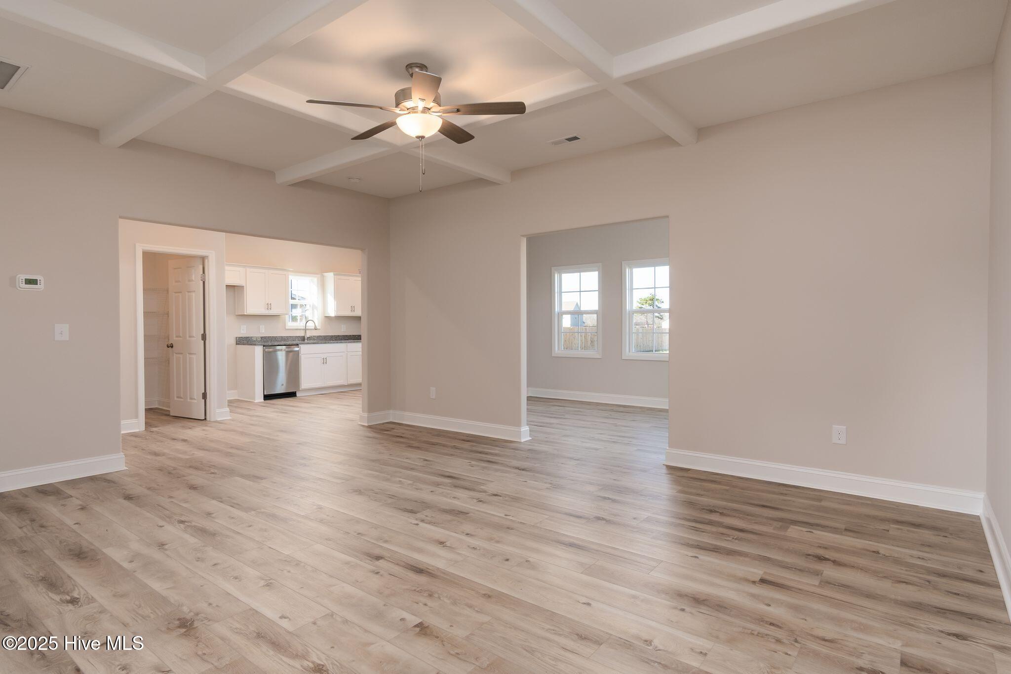 100531003 | Photo 11