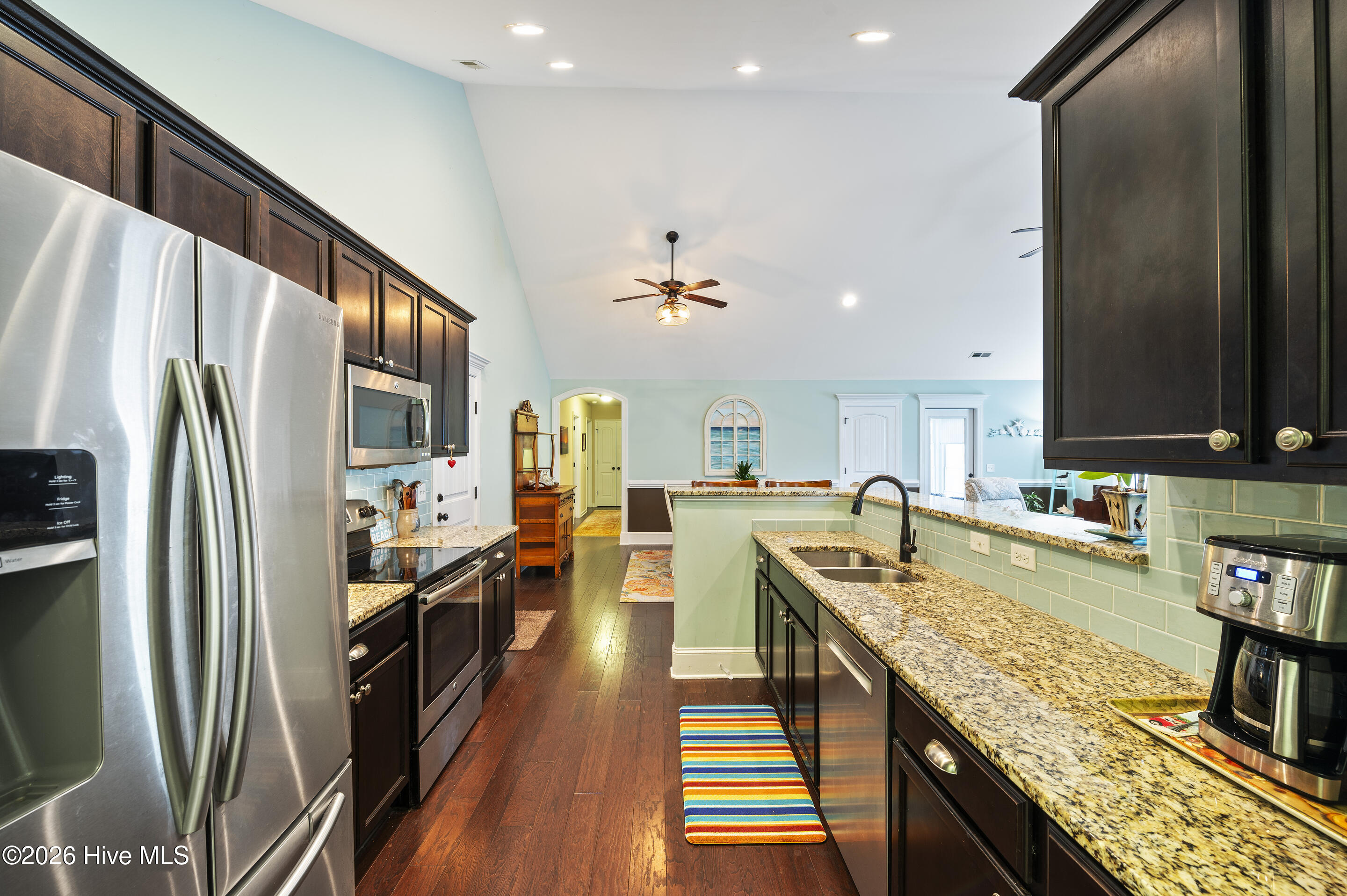 100549529 | Photo 16