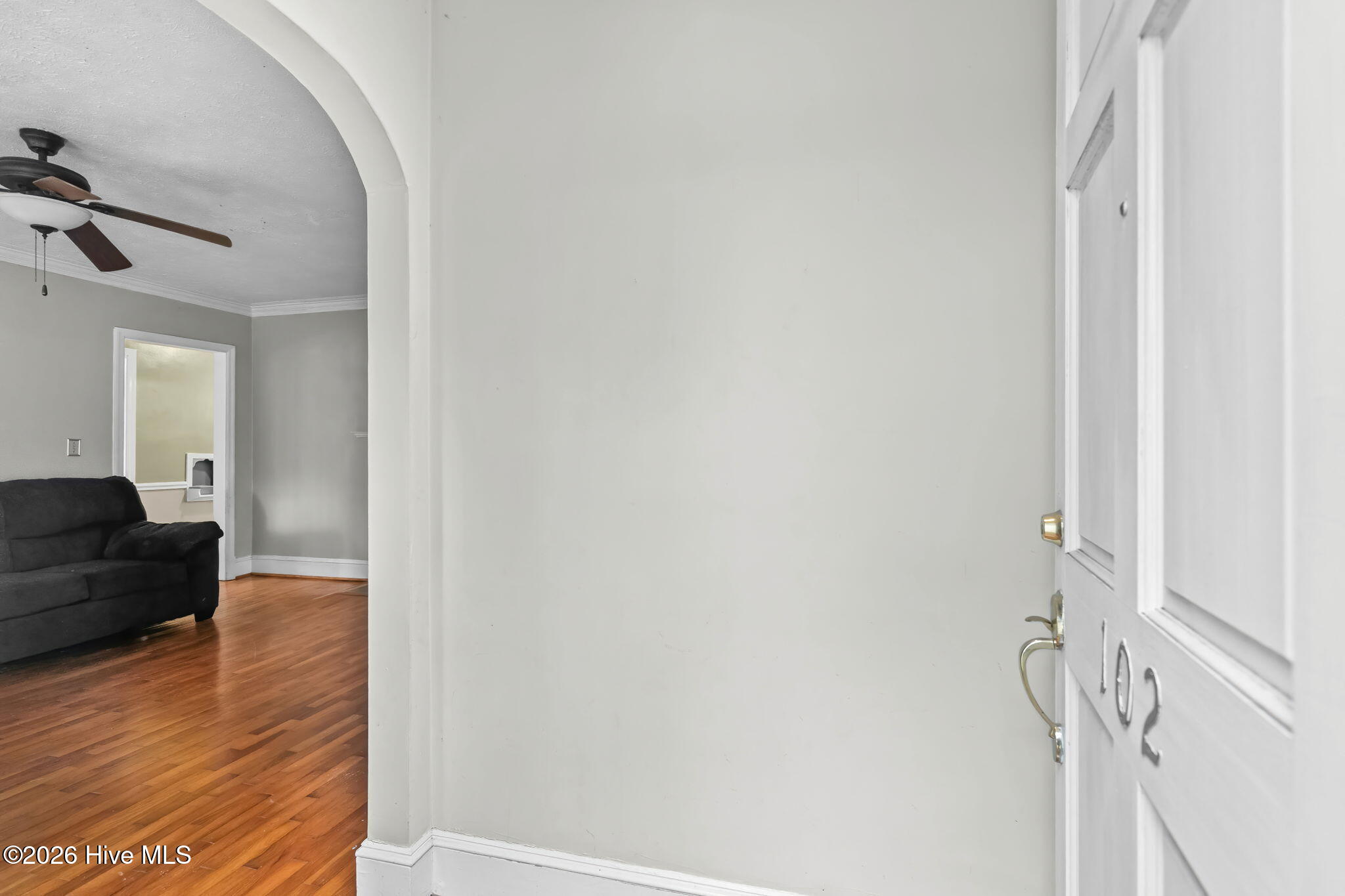 100549588 | Photo 10