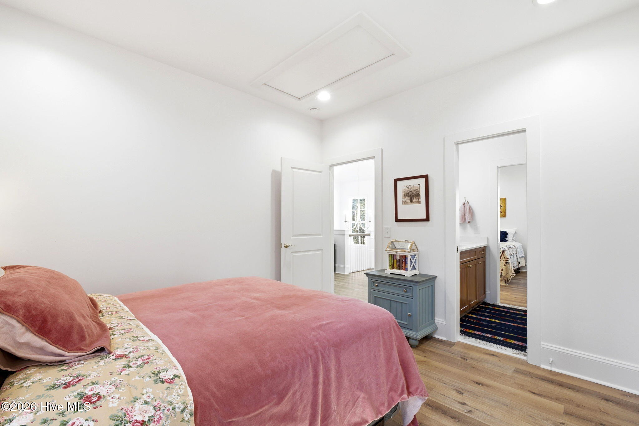 100562076 | Photo 42