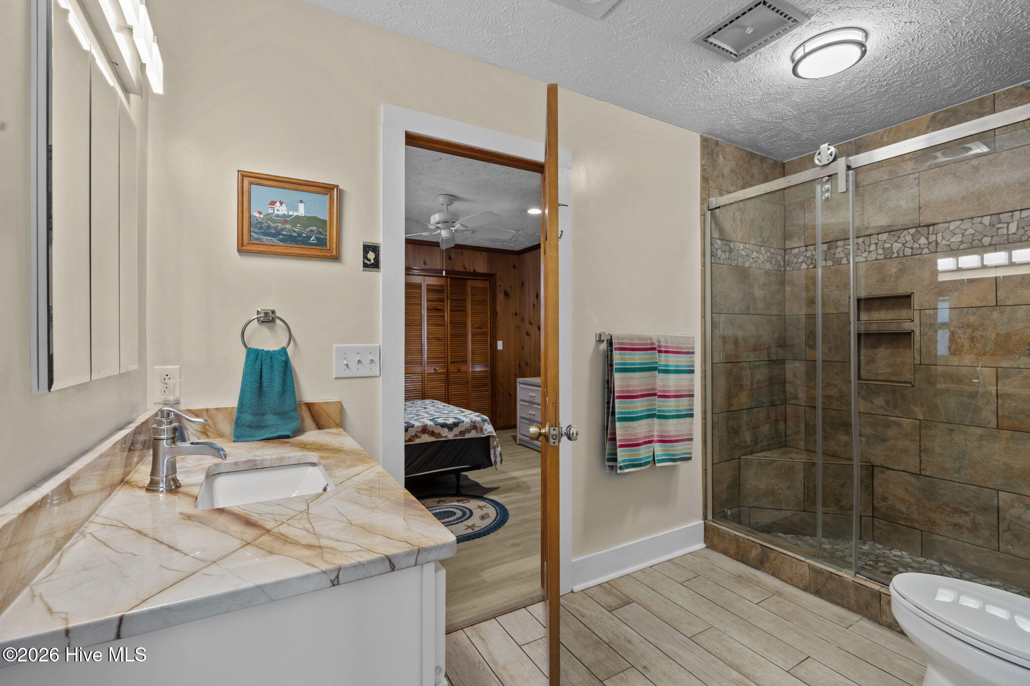 100545181 | Photo 21