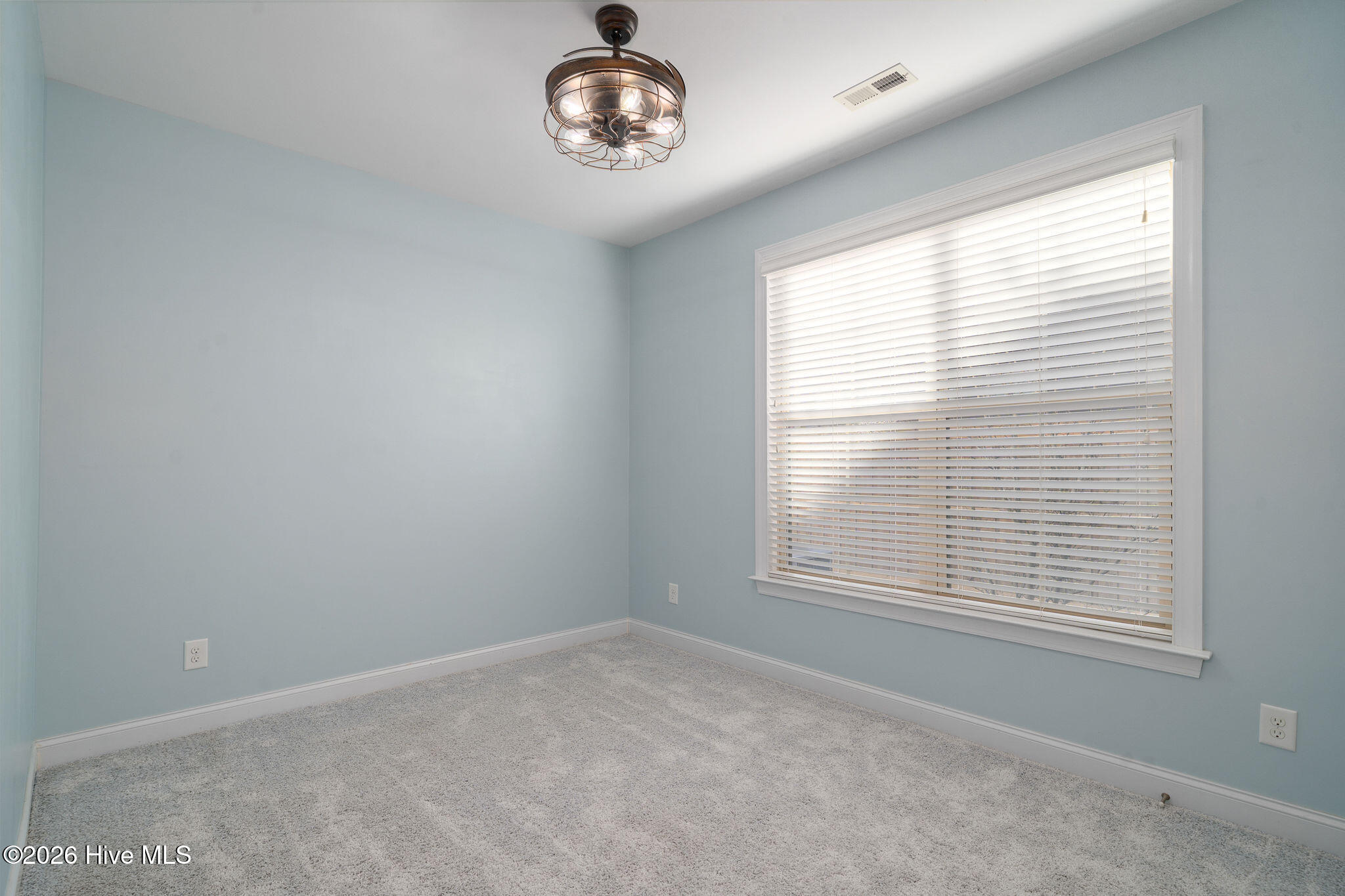 100547626 | Photo 18