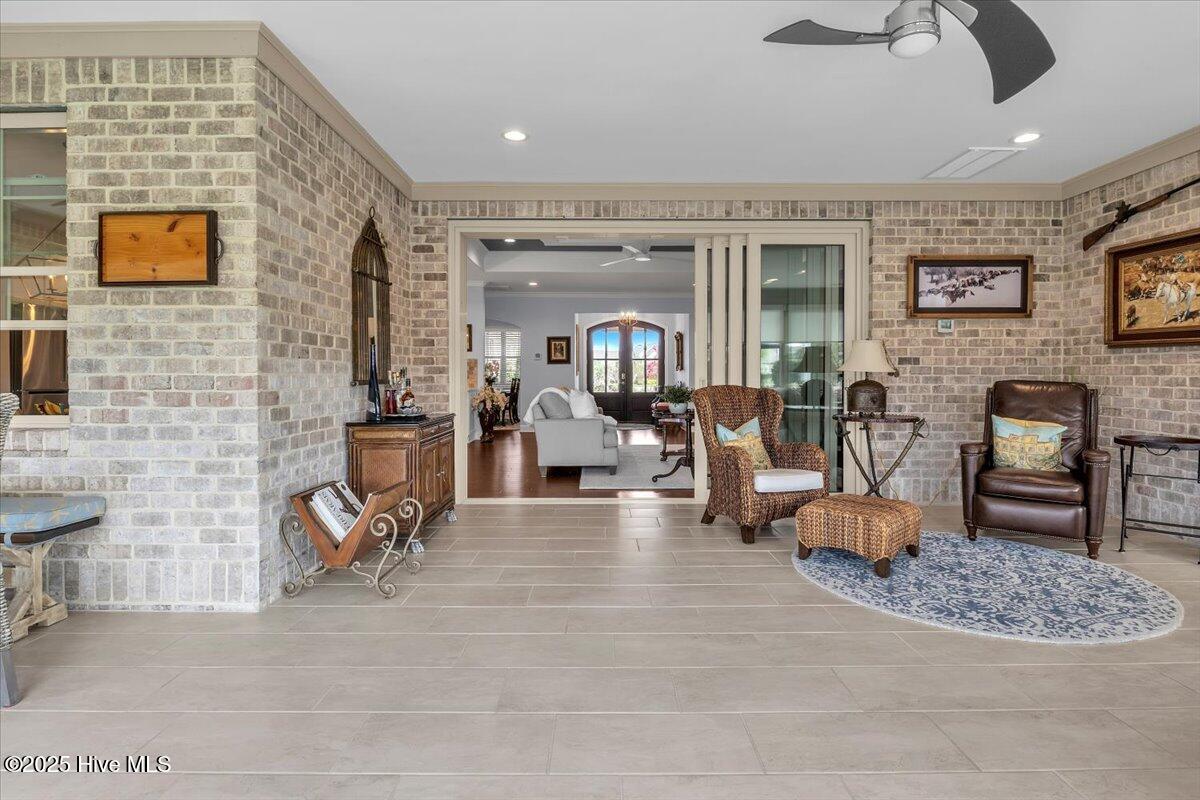 100527091 | Photo 45