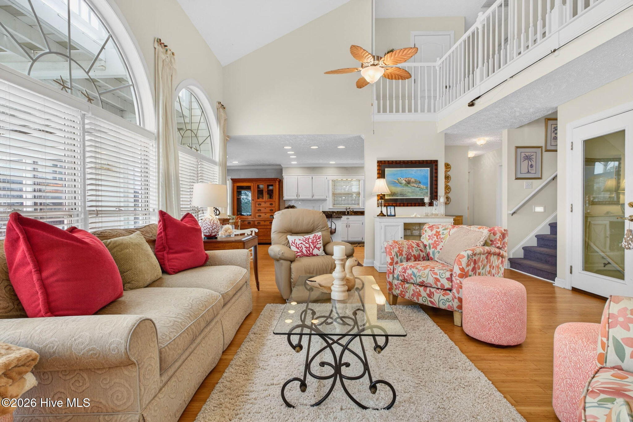 100570658 | Photo 13