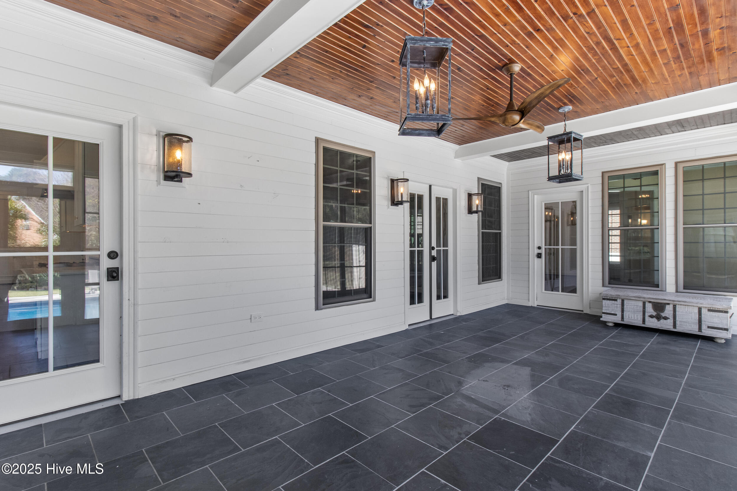 100538758 | Photo 20