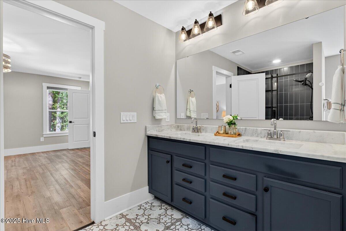 100514096 | Photo 54