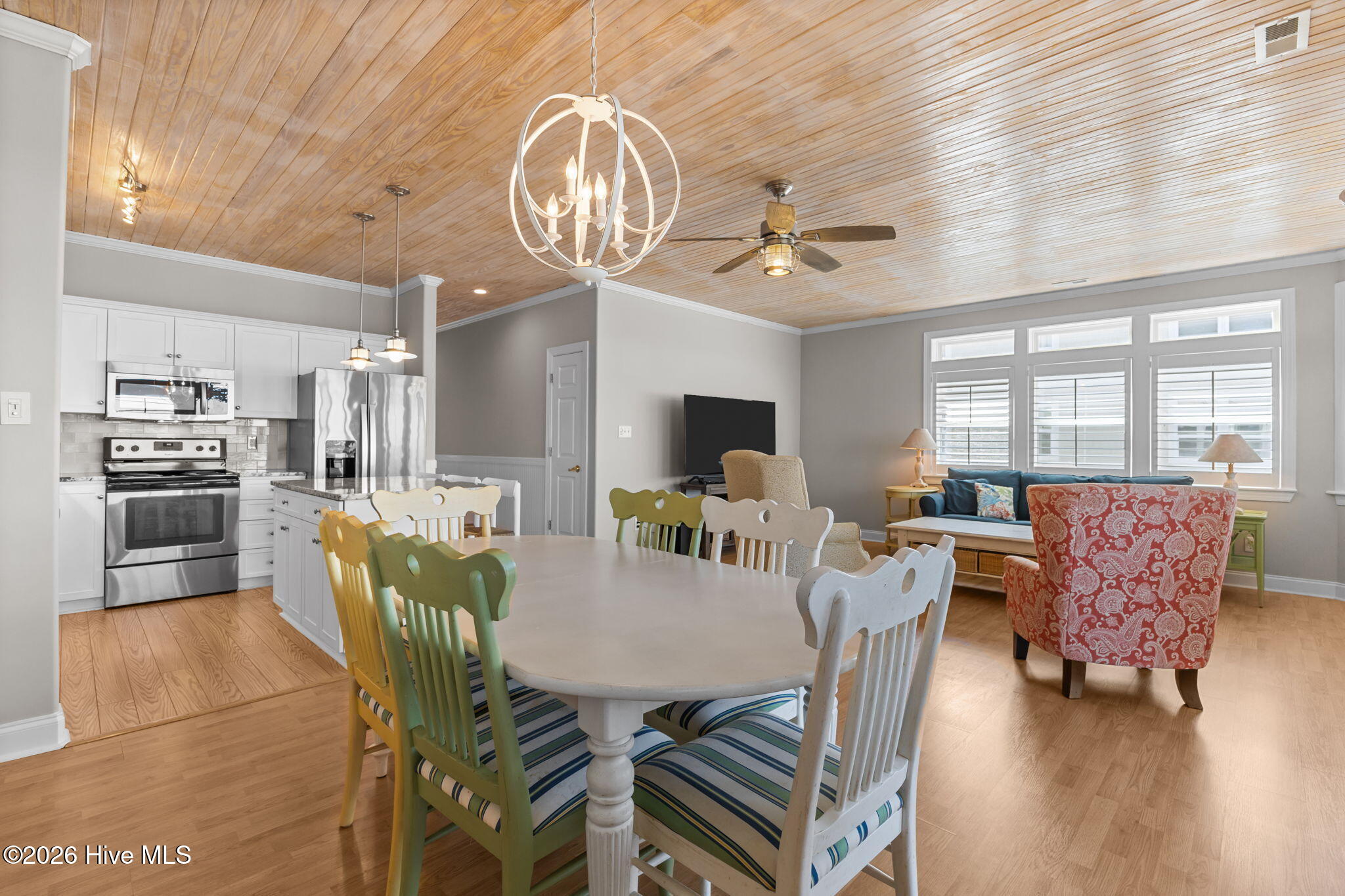 100565835 | Photo 13