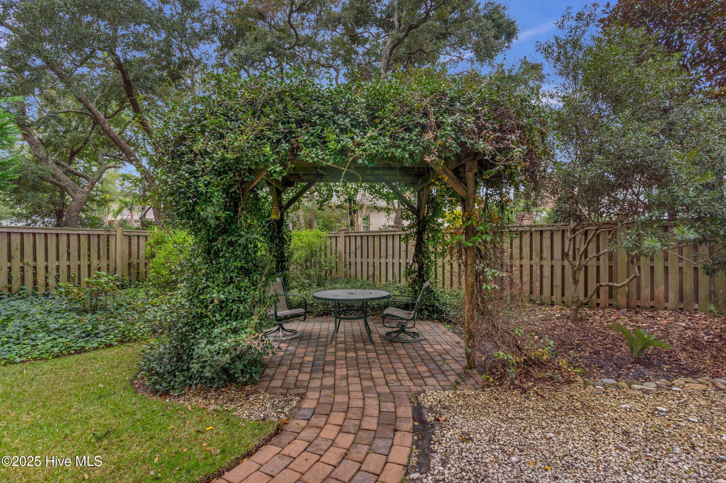 100537749 | Photo 51