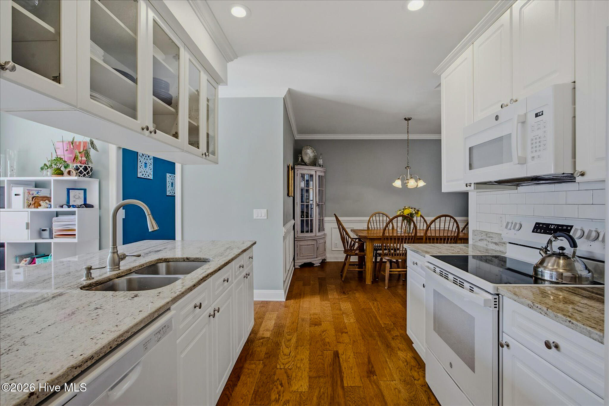 100554989 | Photo 10