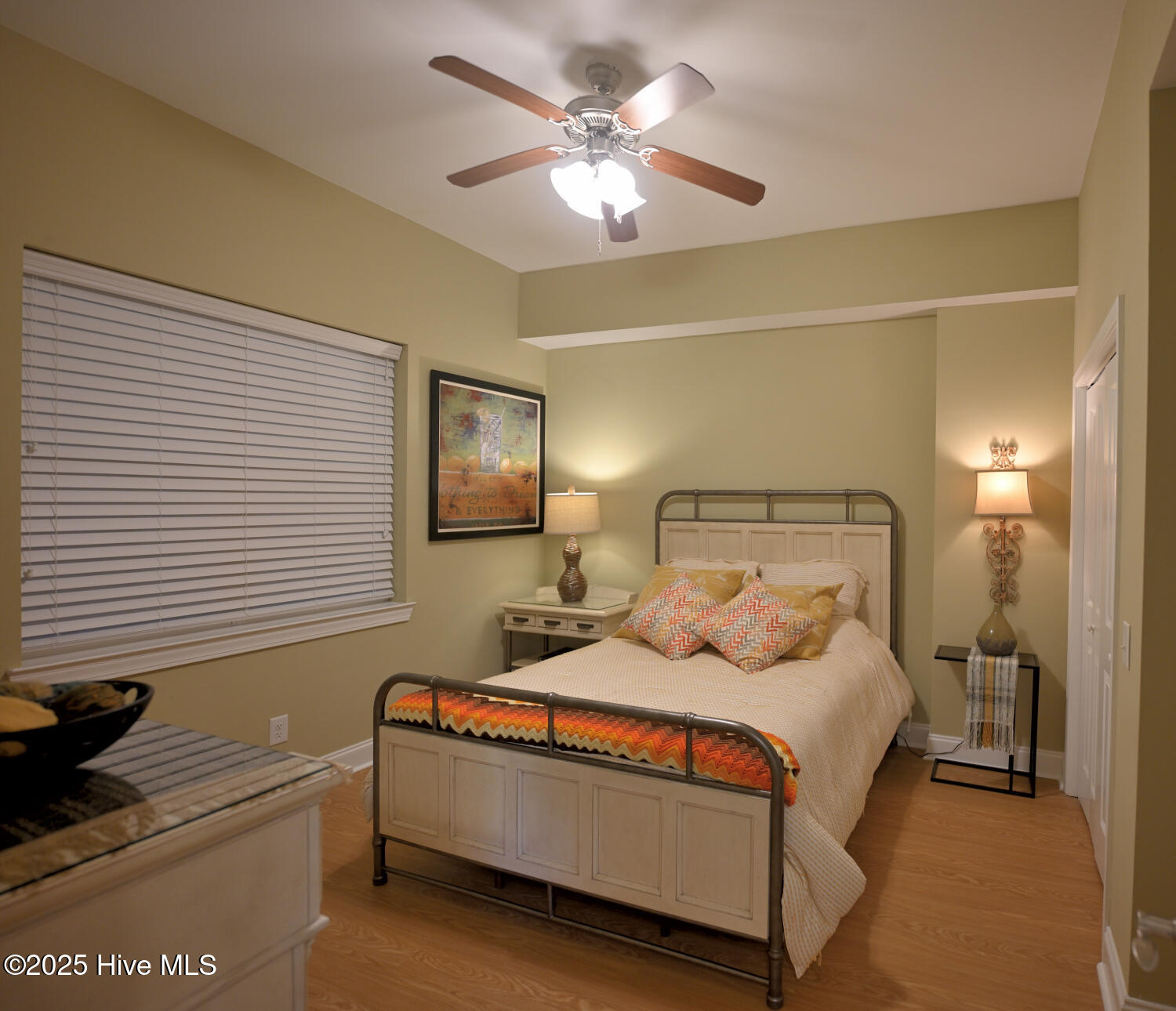 100503609 | Photo 20