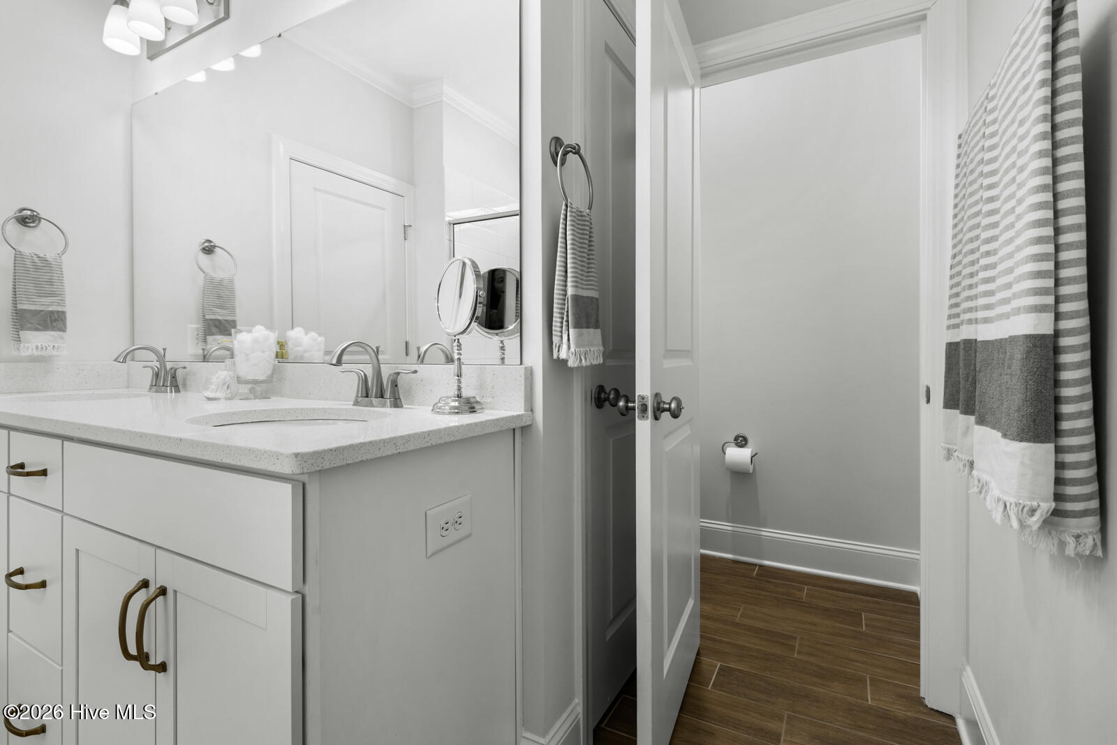 100562165 | Photo 27