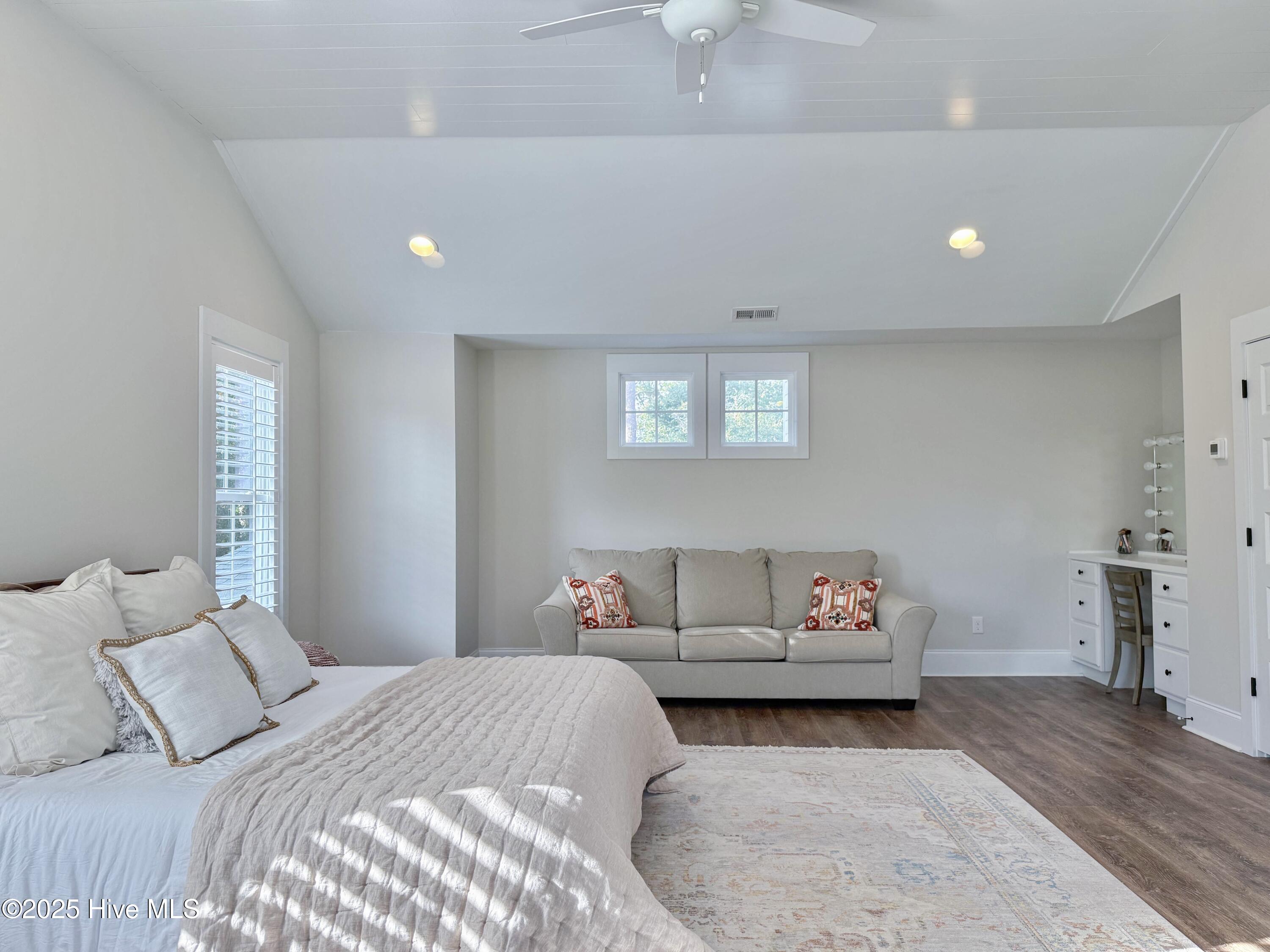 100556308 | Photo 83