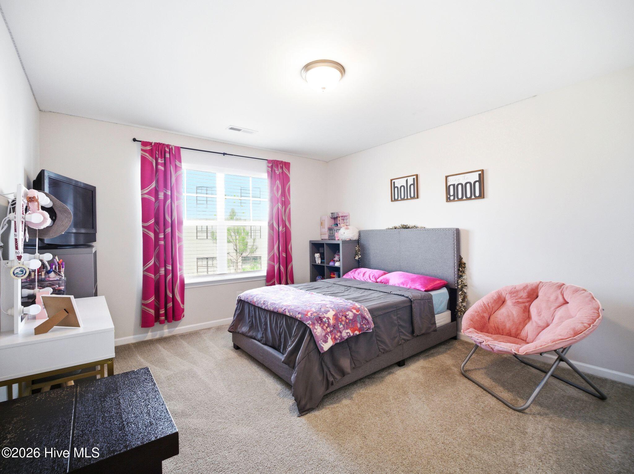 100569792 | Photo 38