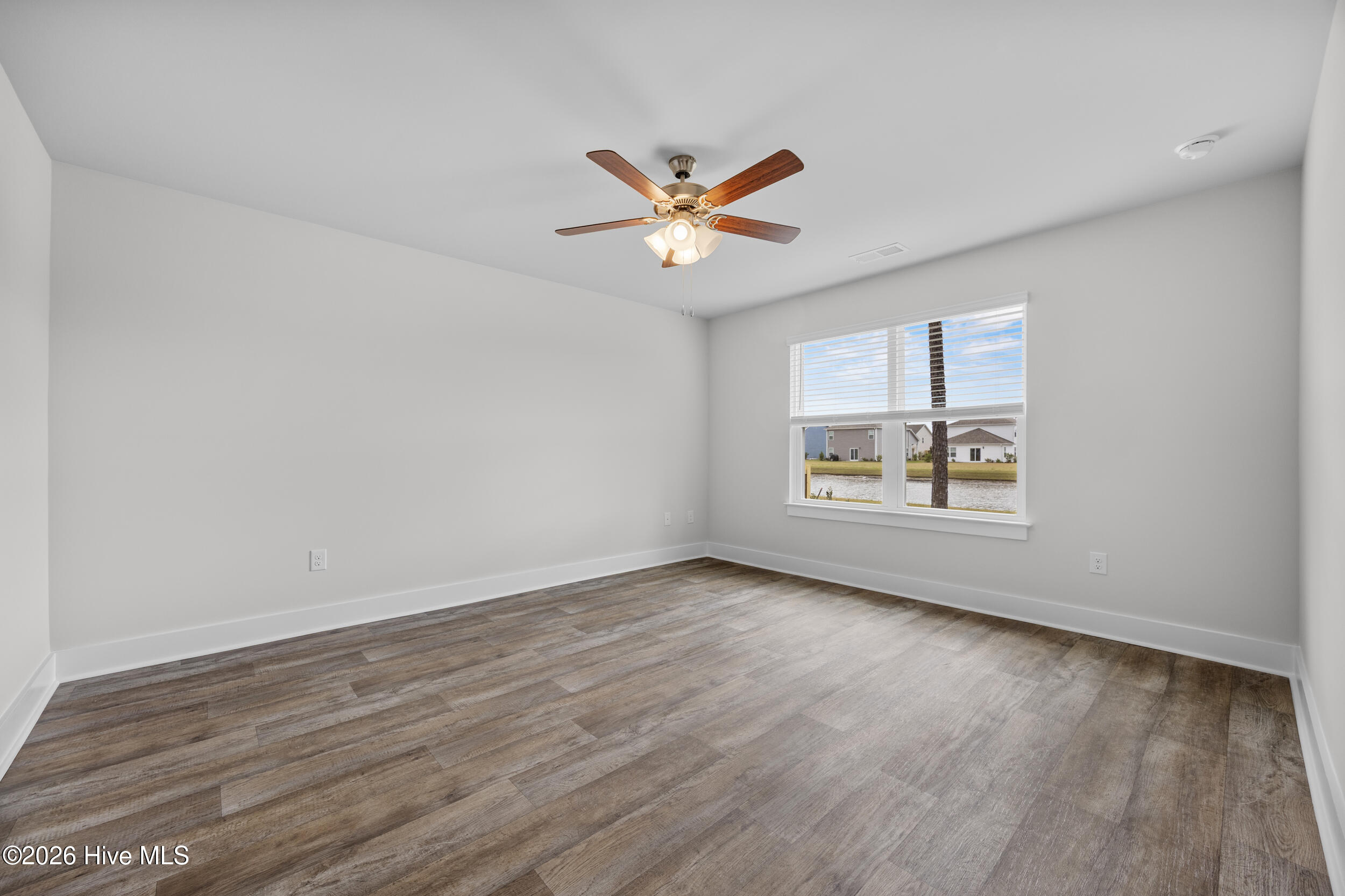 100563426 | Photo 25