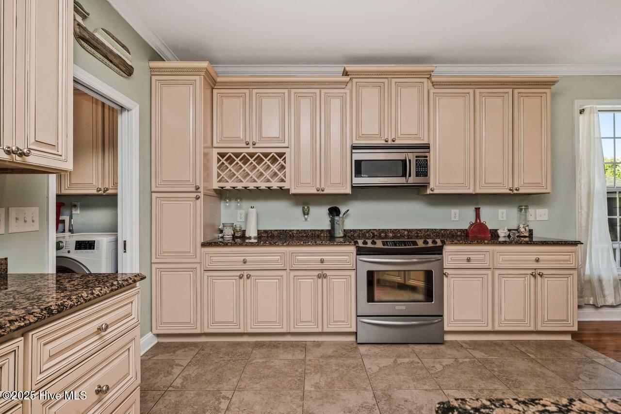 100541389 | Photo 11