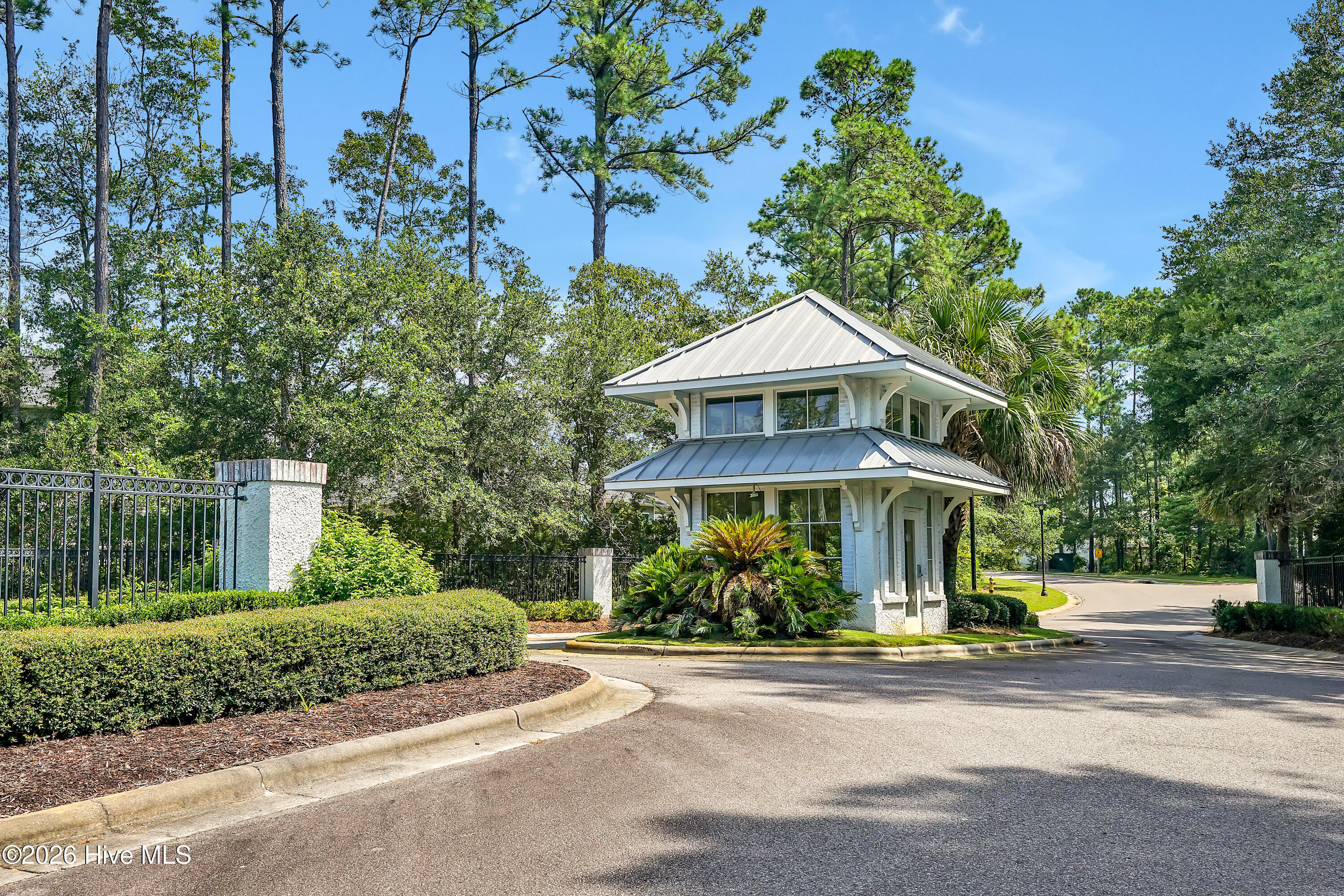 100569737 | Photo 14