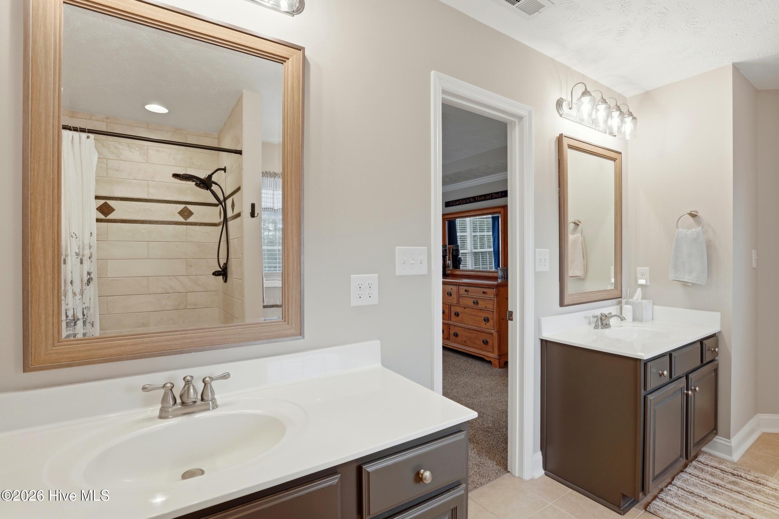 100558119 | Photo 23