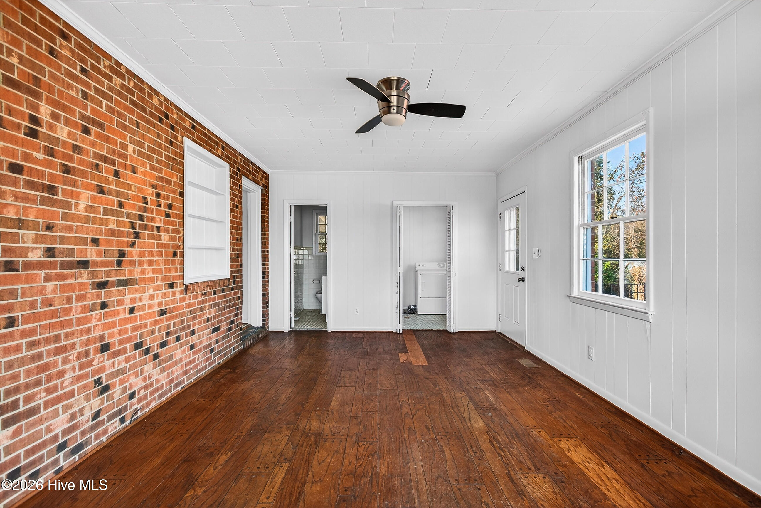 100548057 | Photo 29