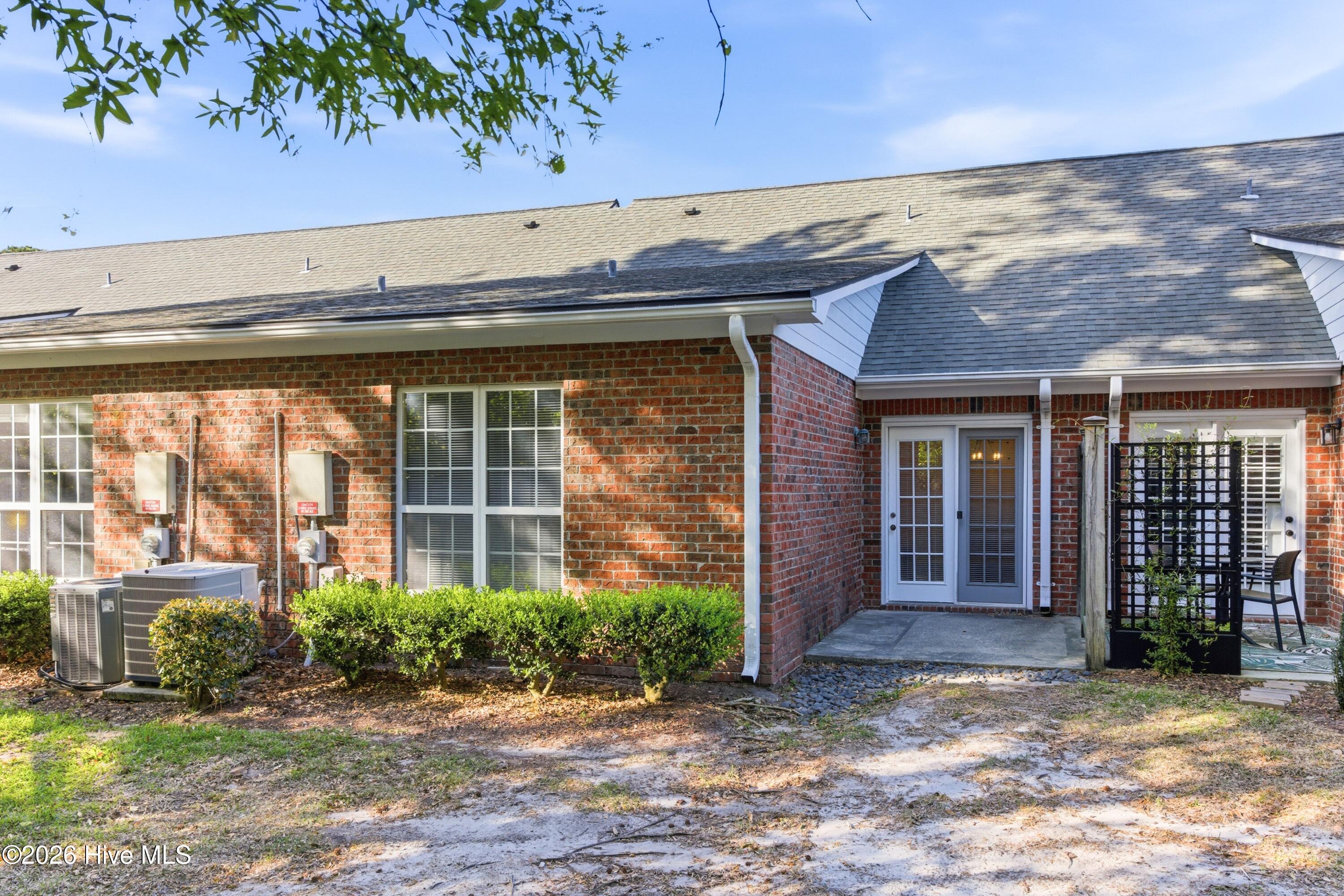 100565399 | Photo 25