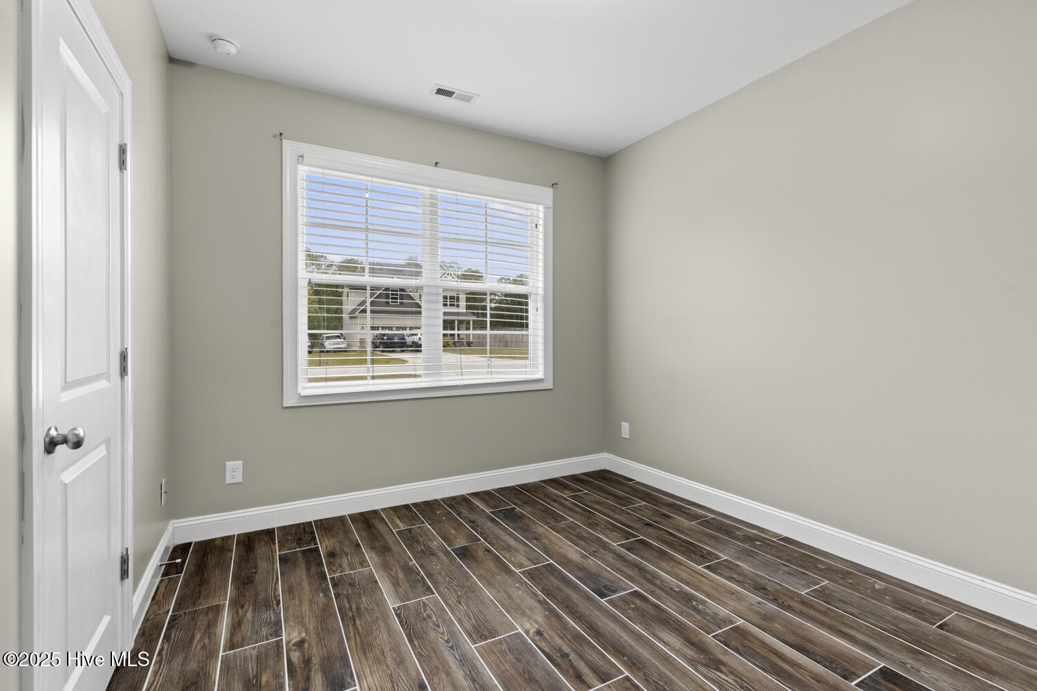 100540361 | Photo 23