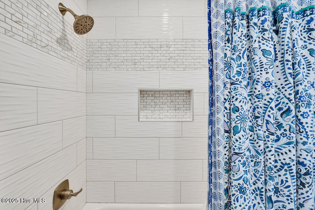 100539374 | Photo 20