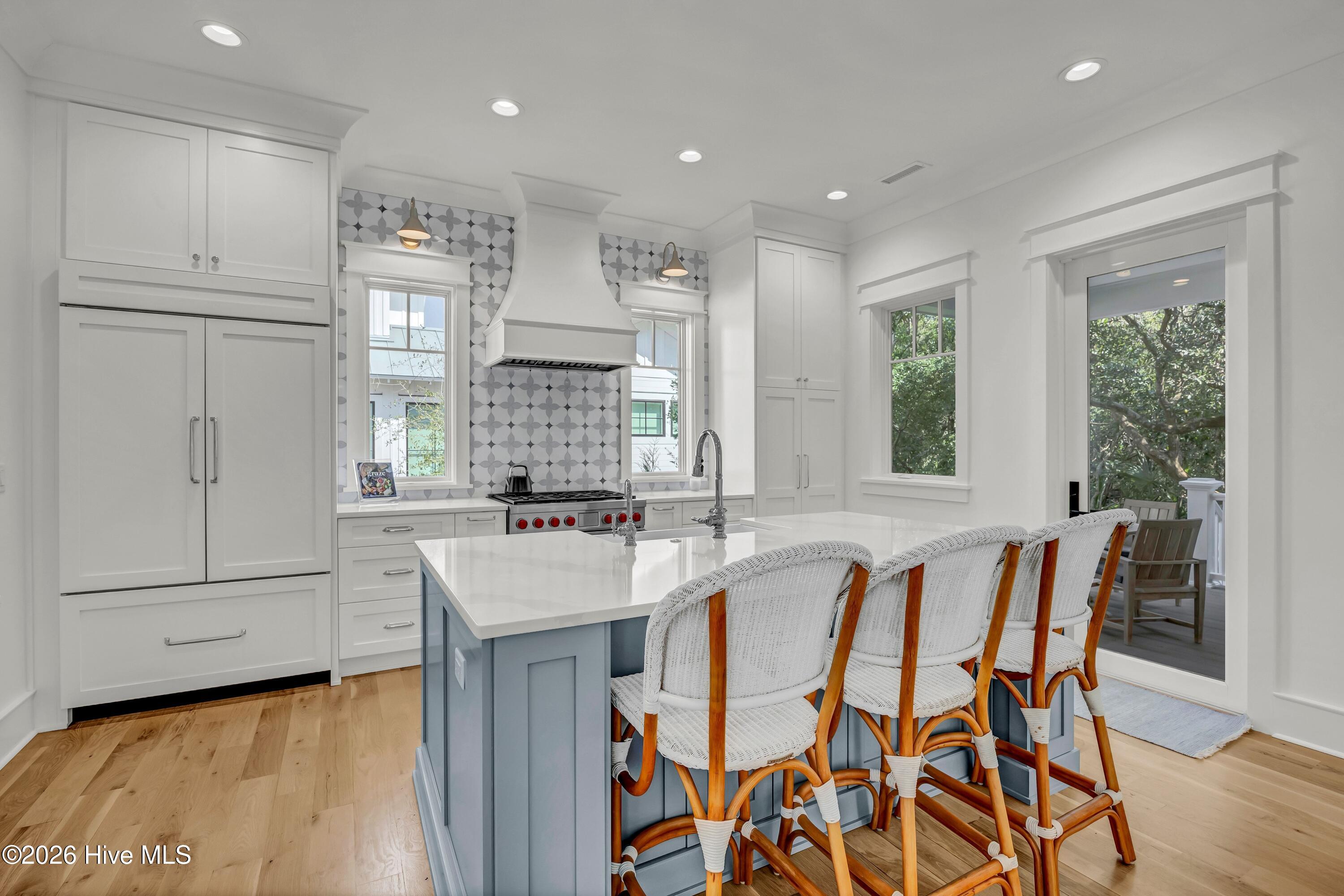 100567930 | Photo 18