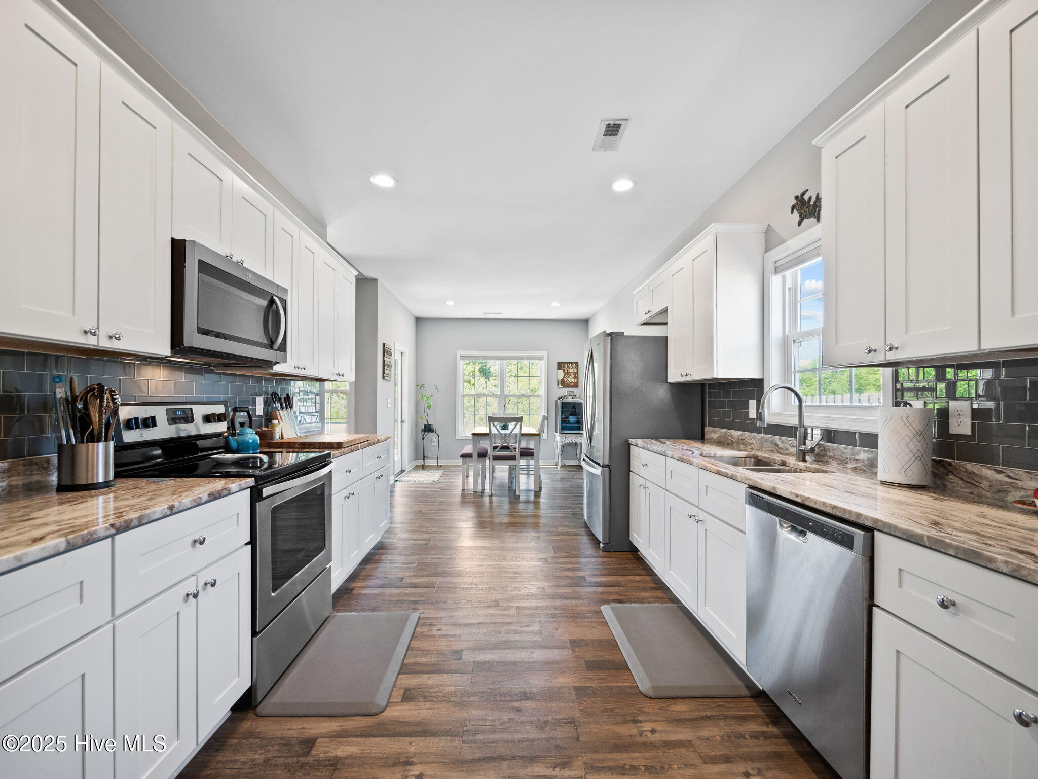 100547361 | Photo 11