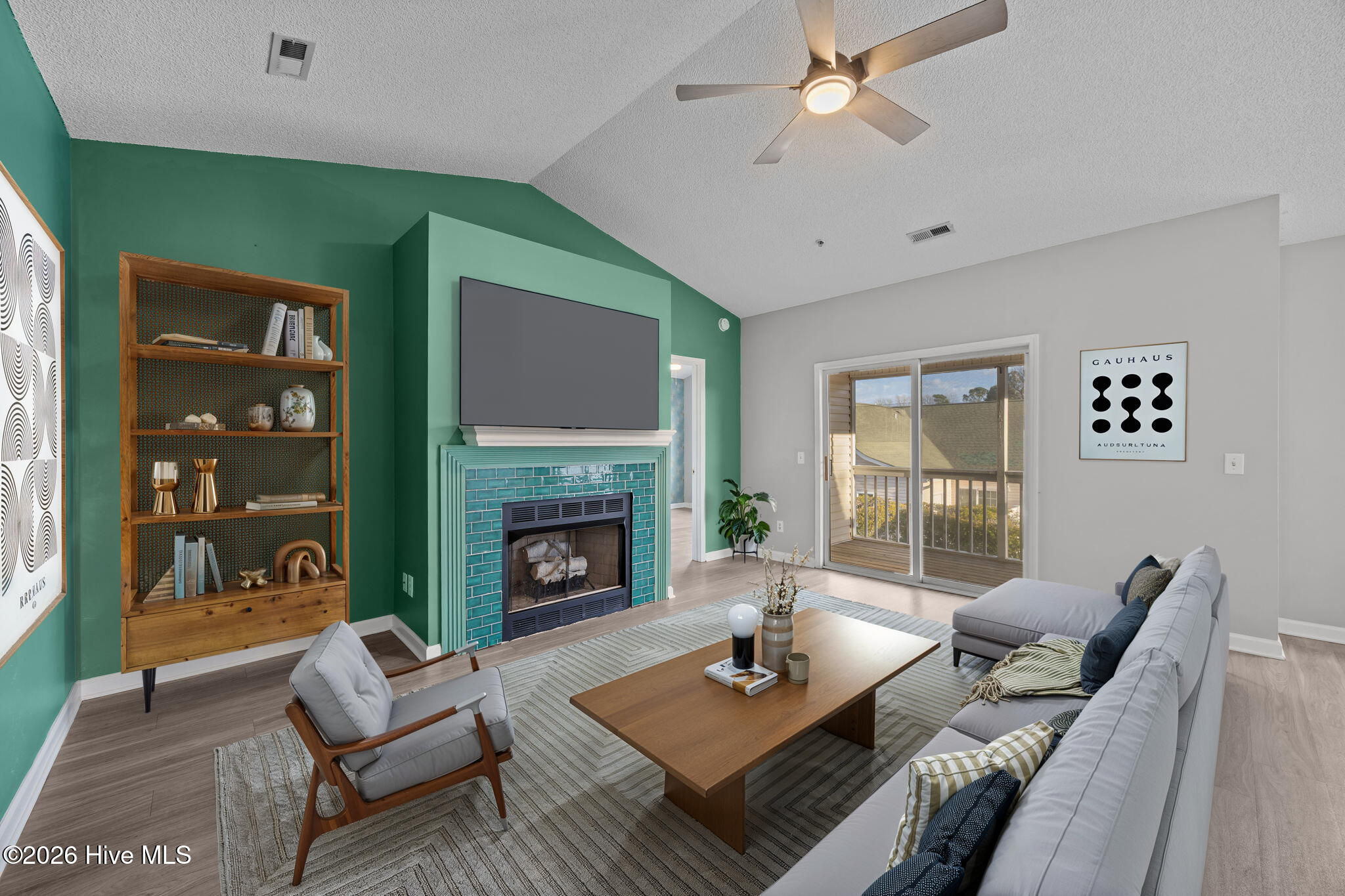 100550940 | Photo 12