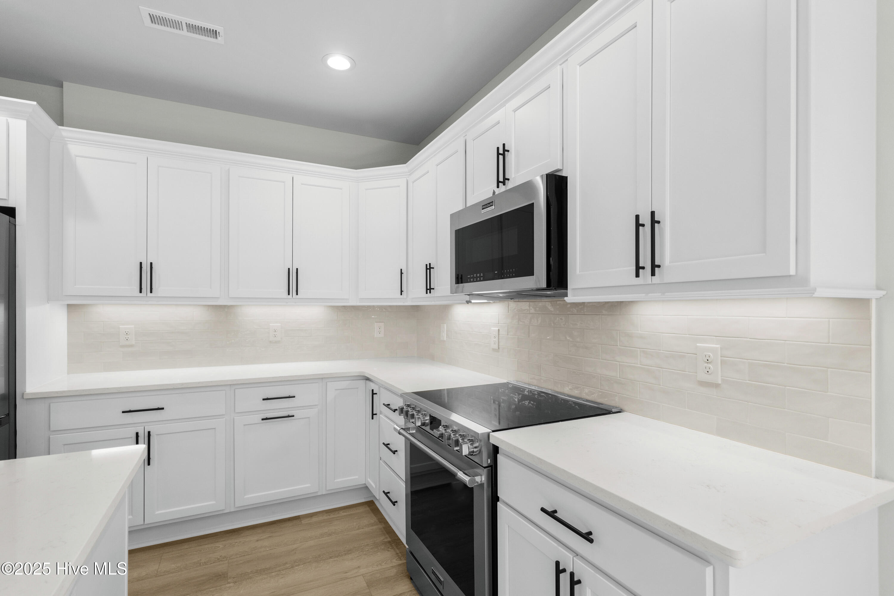 100487215 | Photo 19