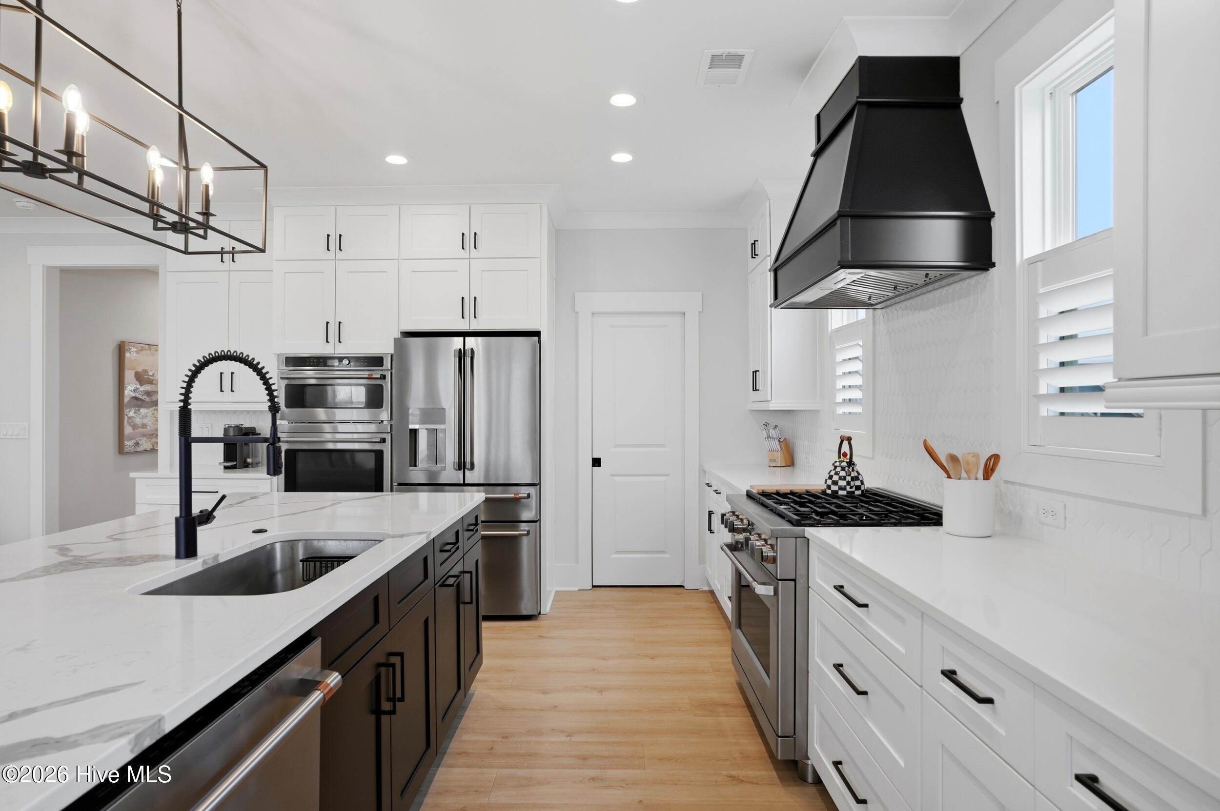 100559672 | Photo 16