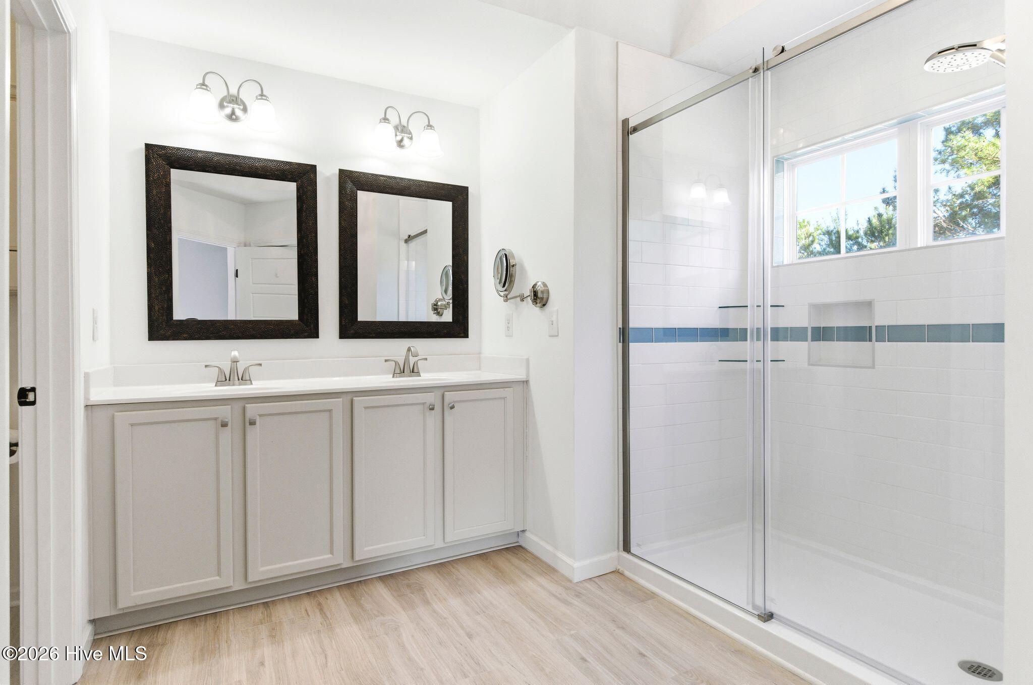 100566859 | Photo 39