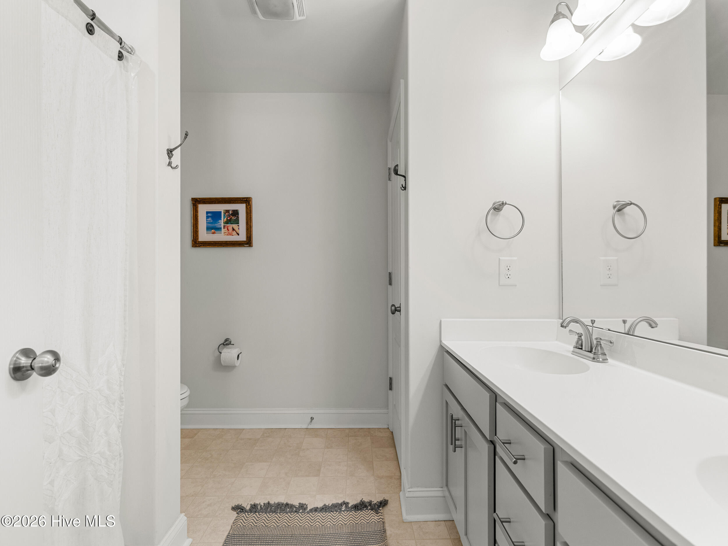 100558735 | Photo 42