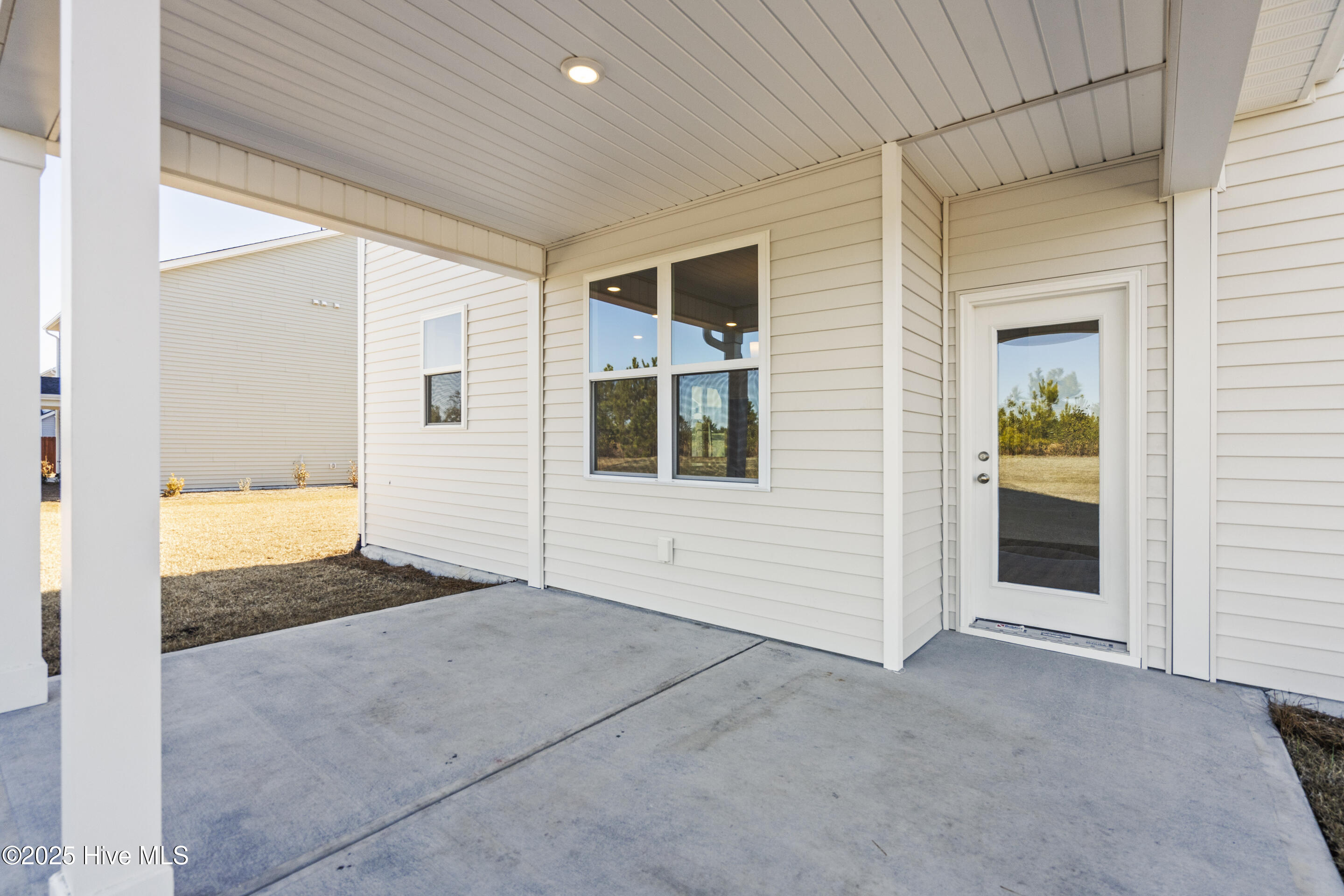 100486193 | Photo 42