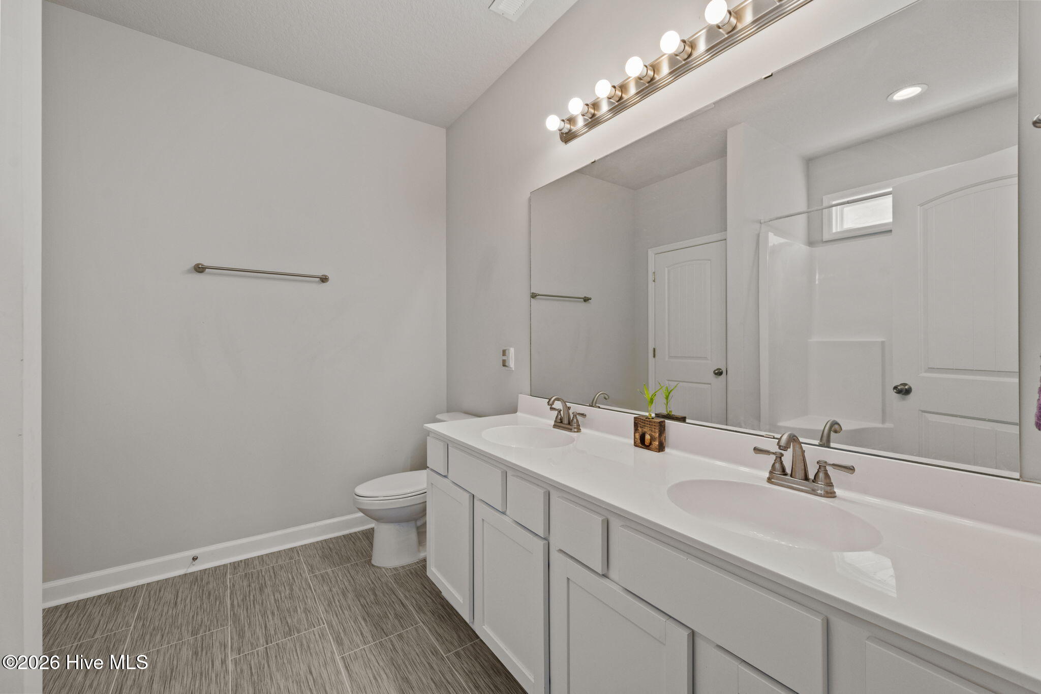 100559207 | Photo 24