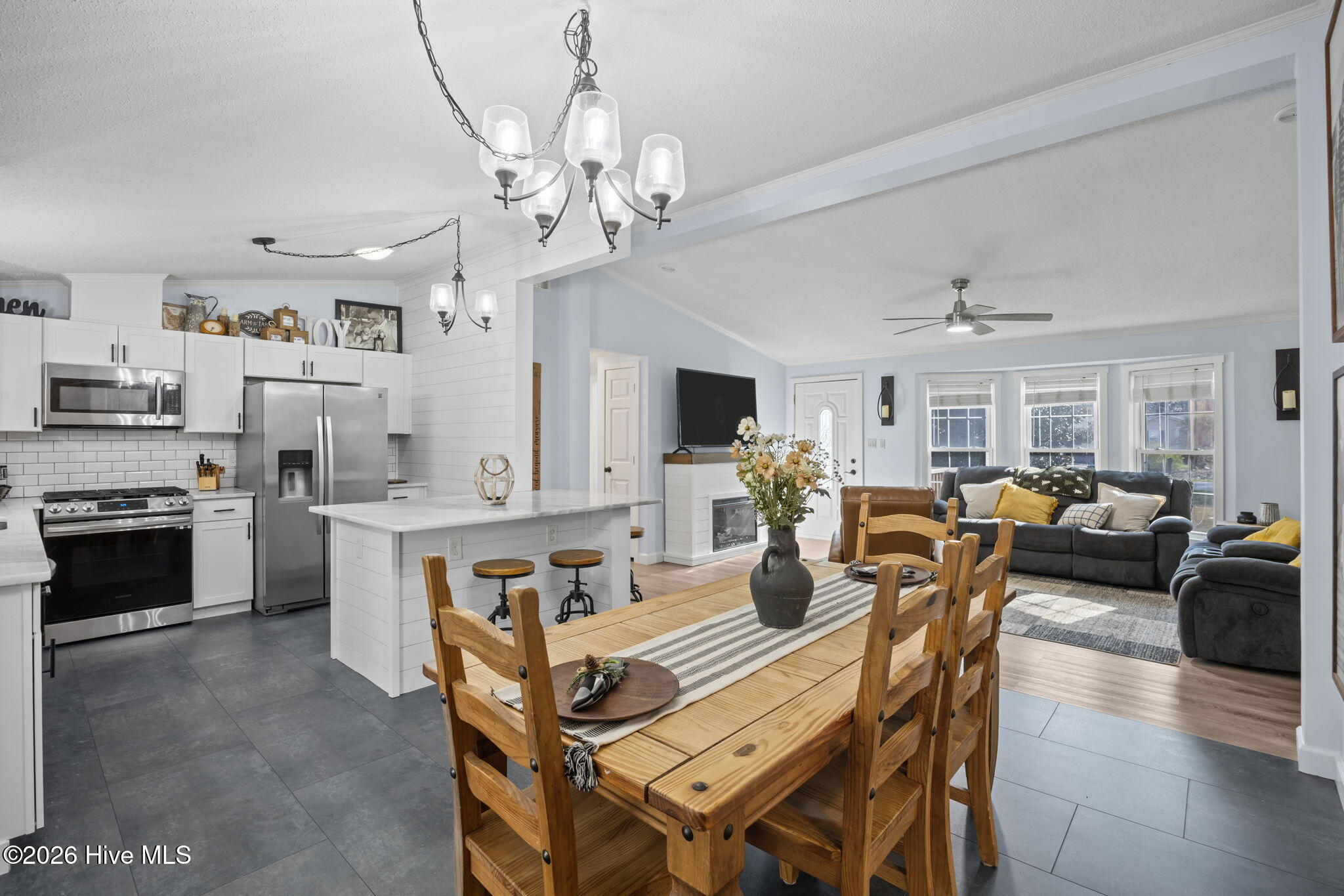 100560111 | Photo 14