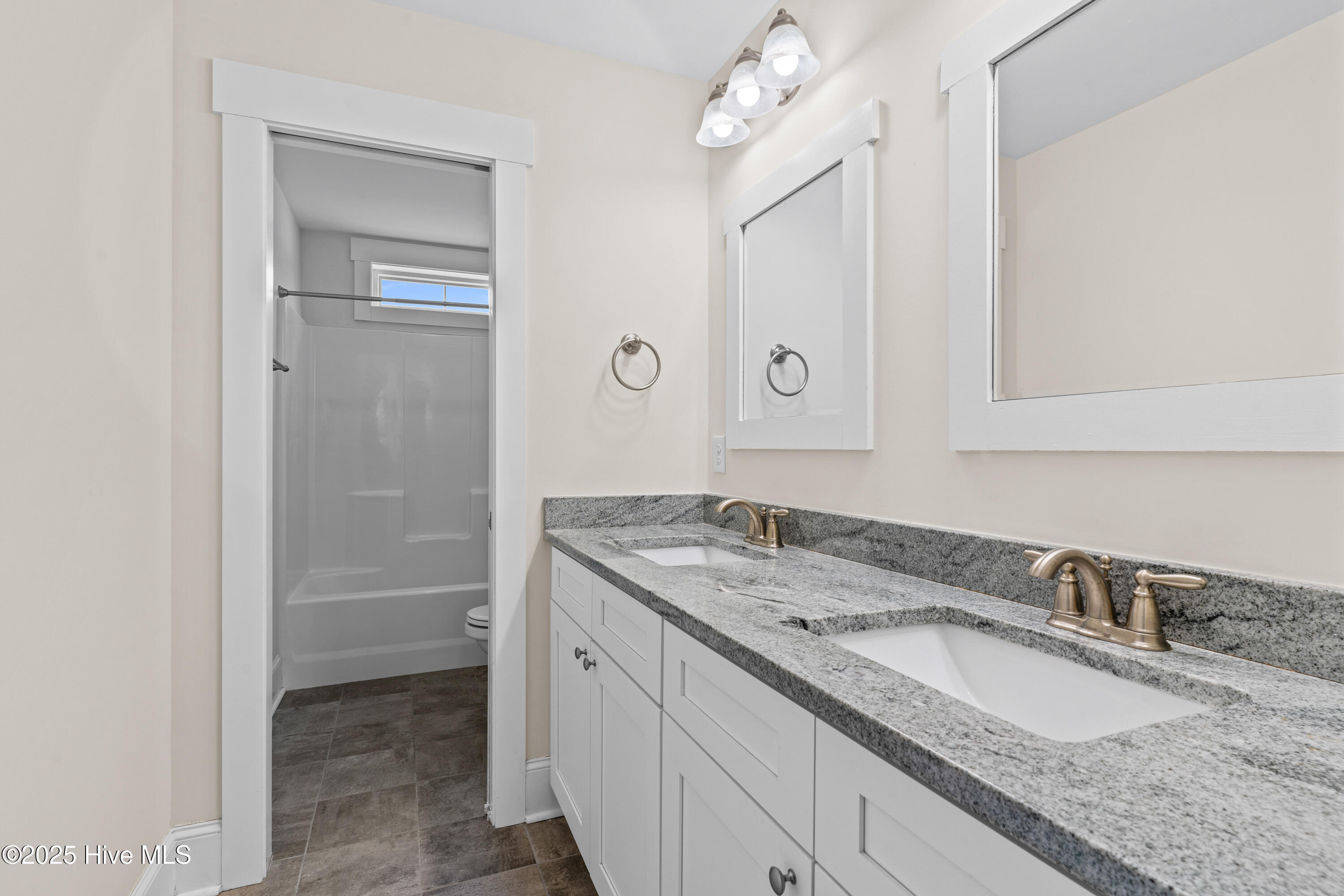 100529513 | Photo 40